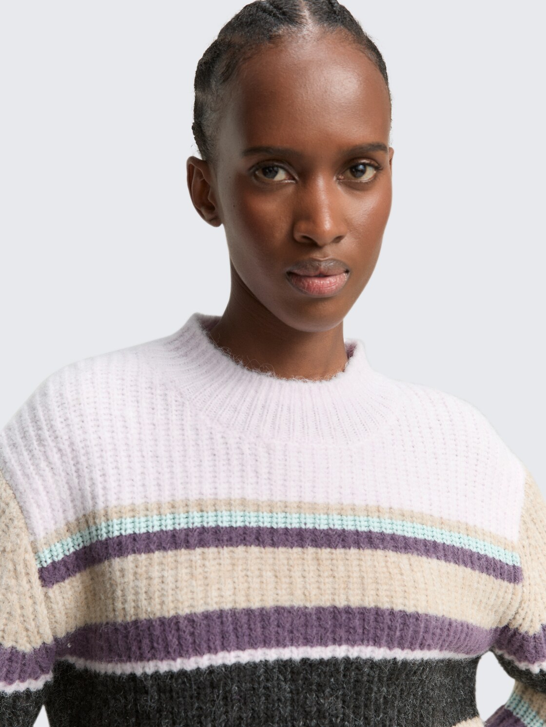 Relaxed Fit Strickpullover mit Streifenmuster - beige lilac multicolor stripe - Detail-Model-Ansicht