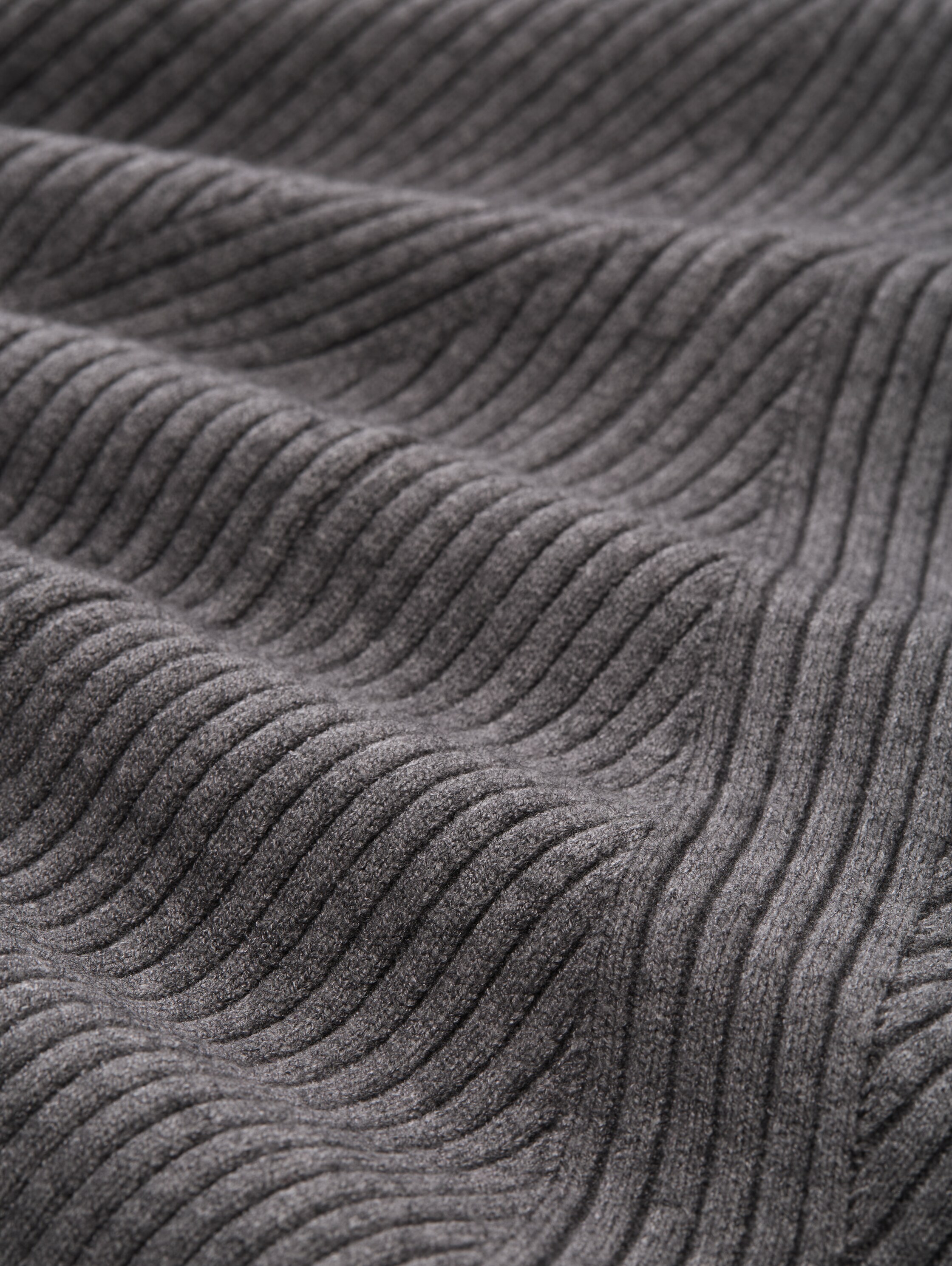 Fitted Mini-Kleid aus Rippstrick - stormy_gray_melange - 