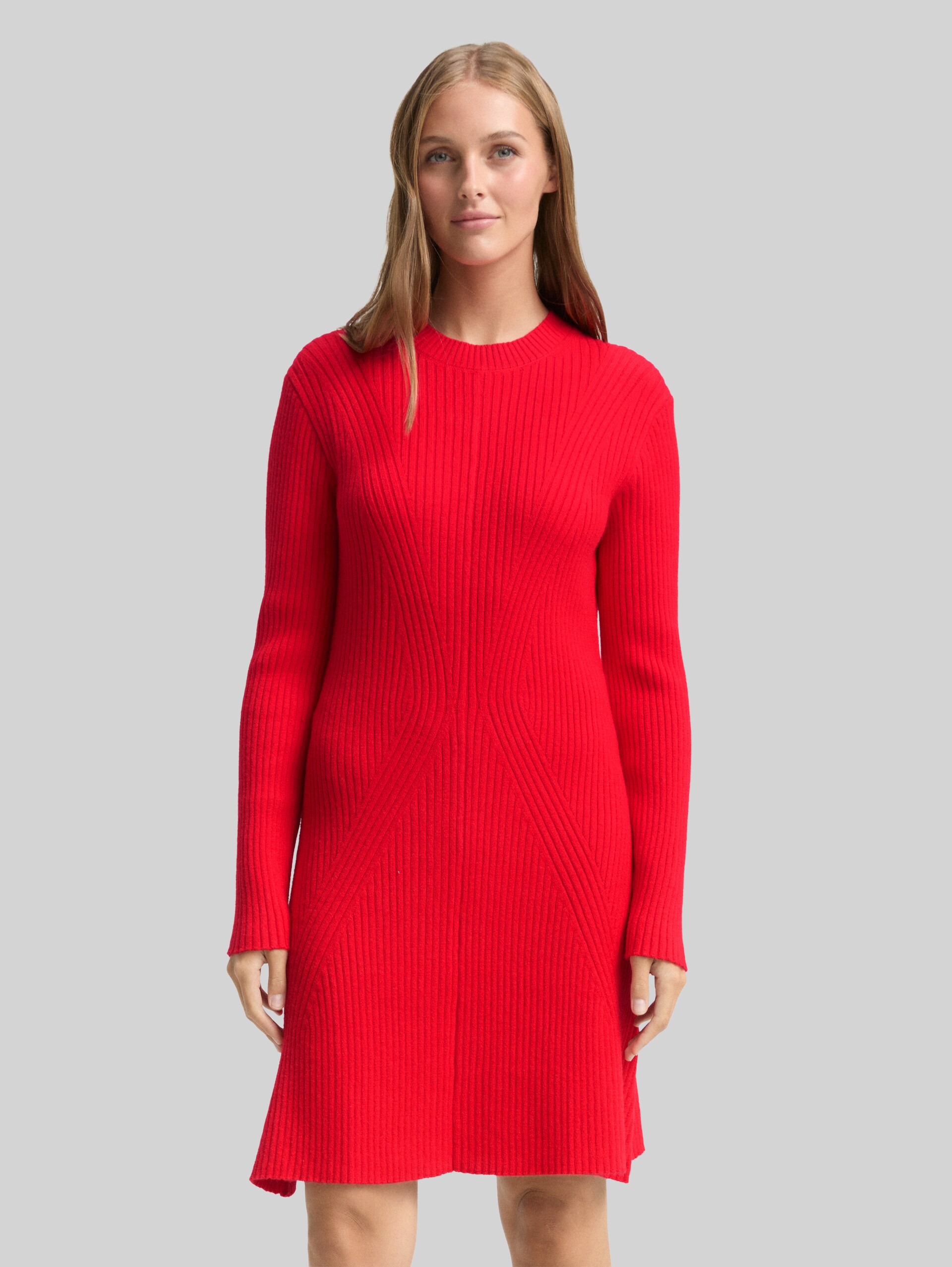 Fitted Mini-Kleid aus Rippstrick - brilliant red - Model-Vorderansicht
