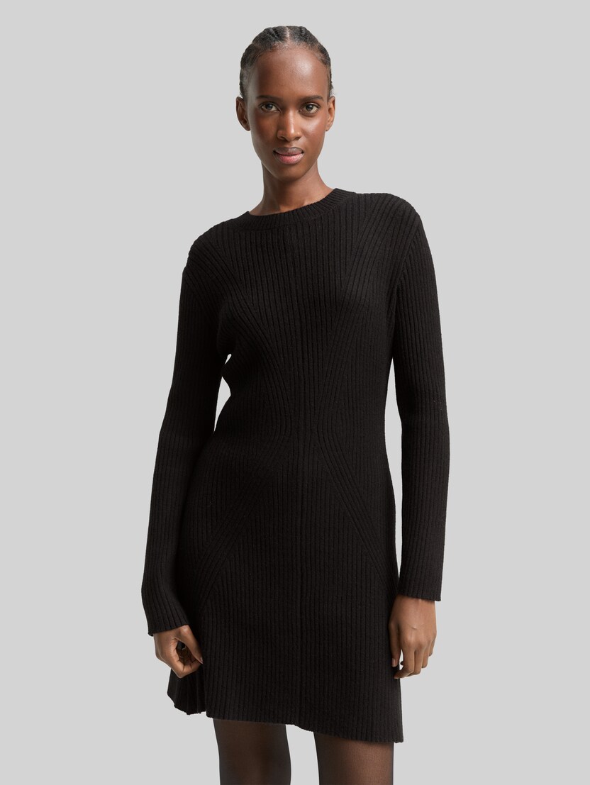 Fitted Mini-Kleid aus Rippstrick von Denim Female, deep black