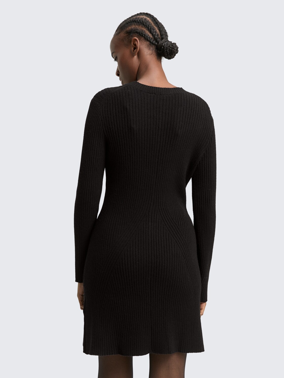 Fitted Mini-Kleid aus Rippstrick - deep black - Model-Rückansicht