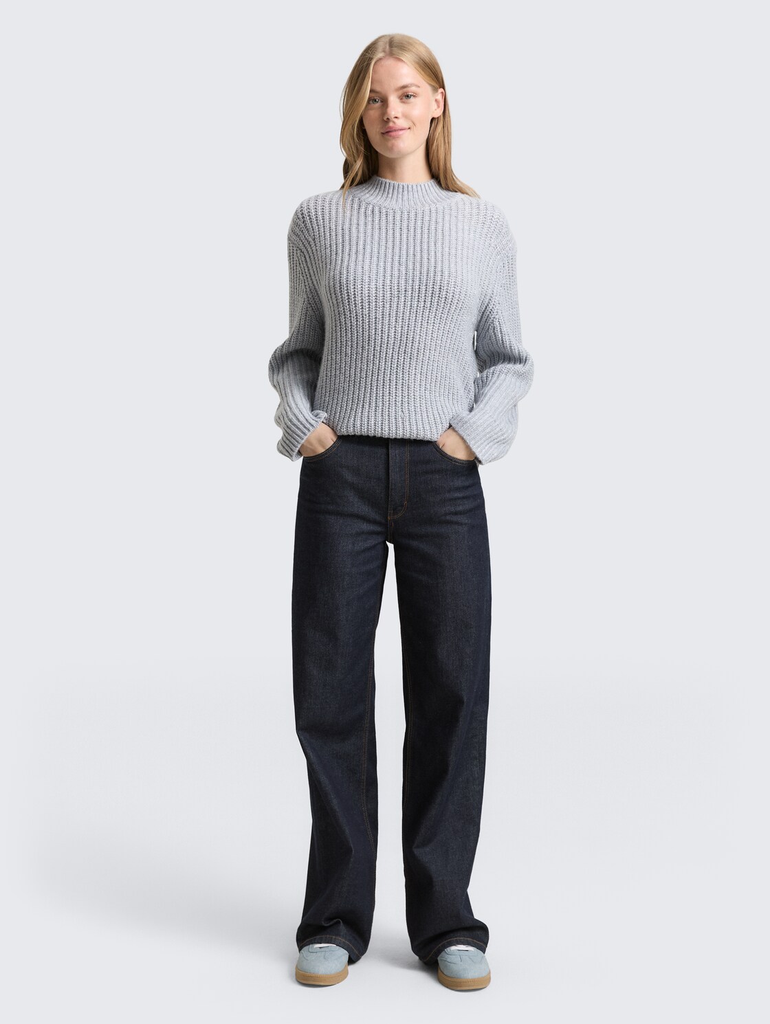 Relaxed Fit Strickpullover mit Glitzer-Effekt - Cement Grey Mélange - Model-Vorderansicht