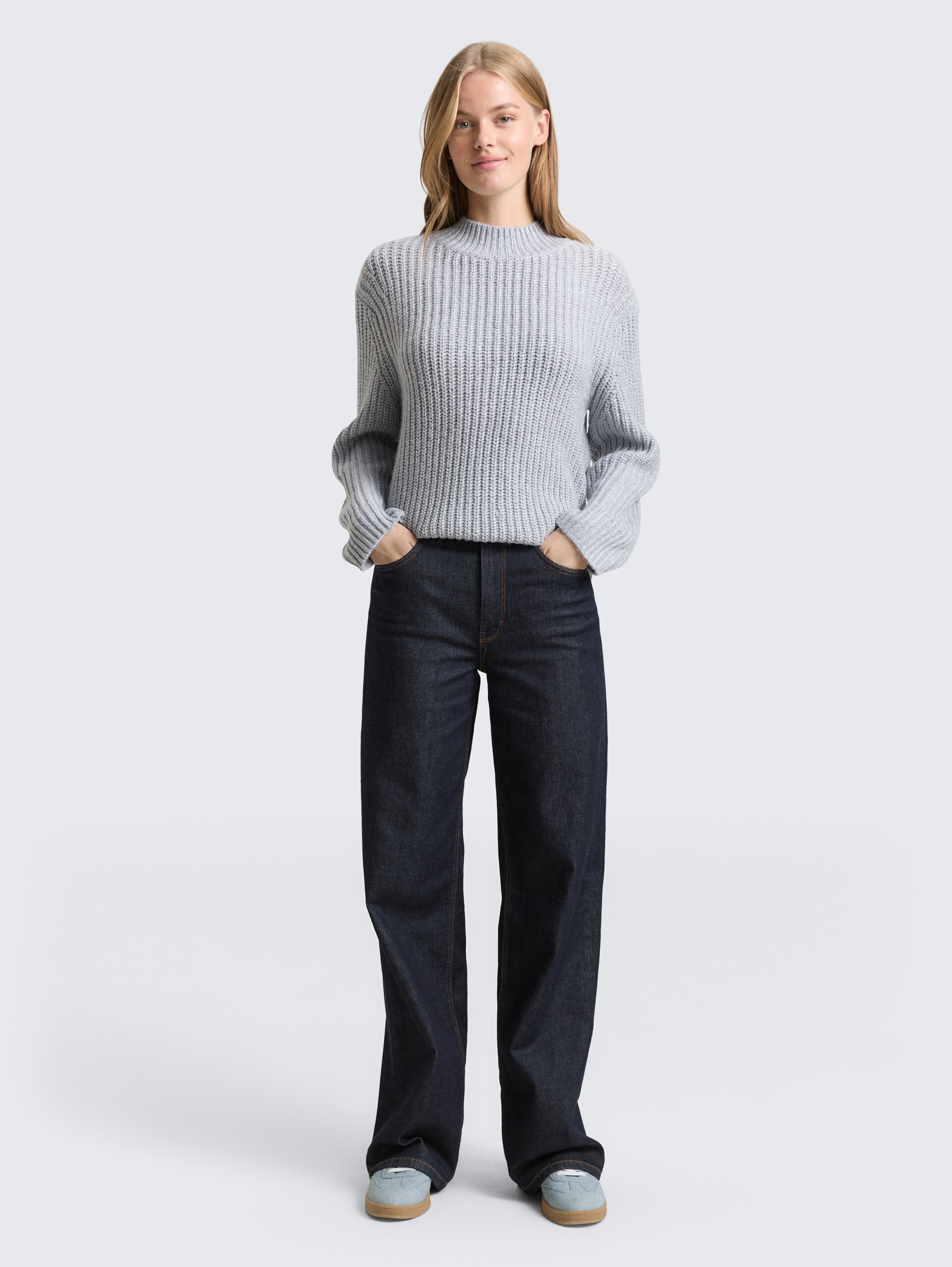 Relaxed Fit Strickpullover mit Glitzer-Effekt - Cement Grey Mélange - Model-Vorderansicht