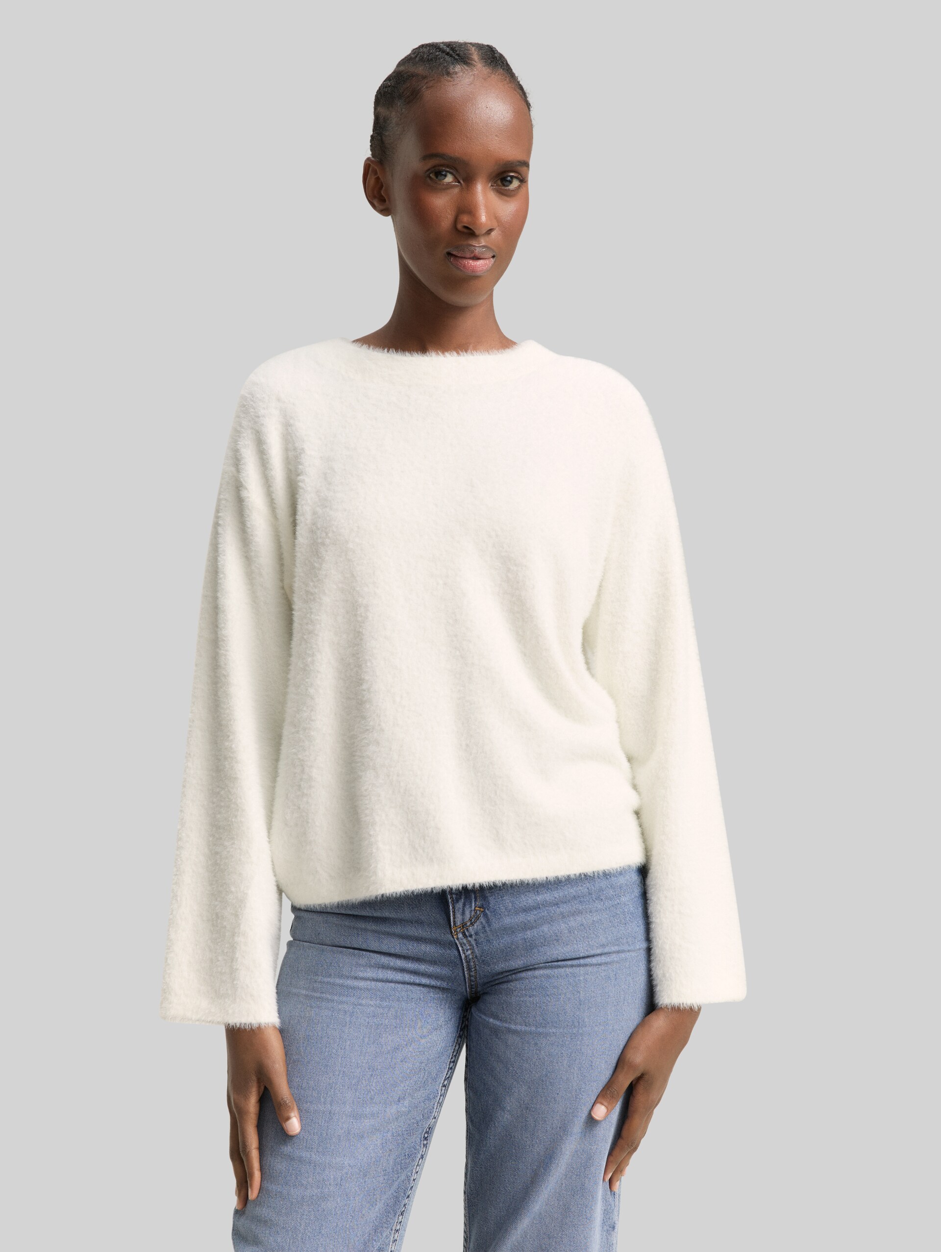 Strickpullover aus Federgarn - off white - Ausschnitt Model-Vorderansicht
