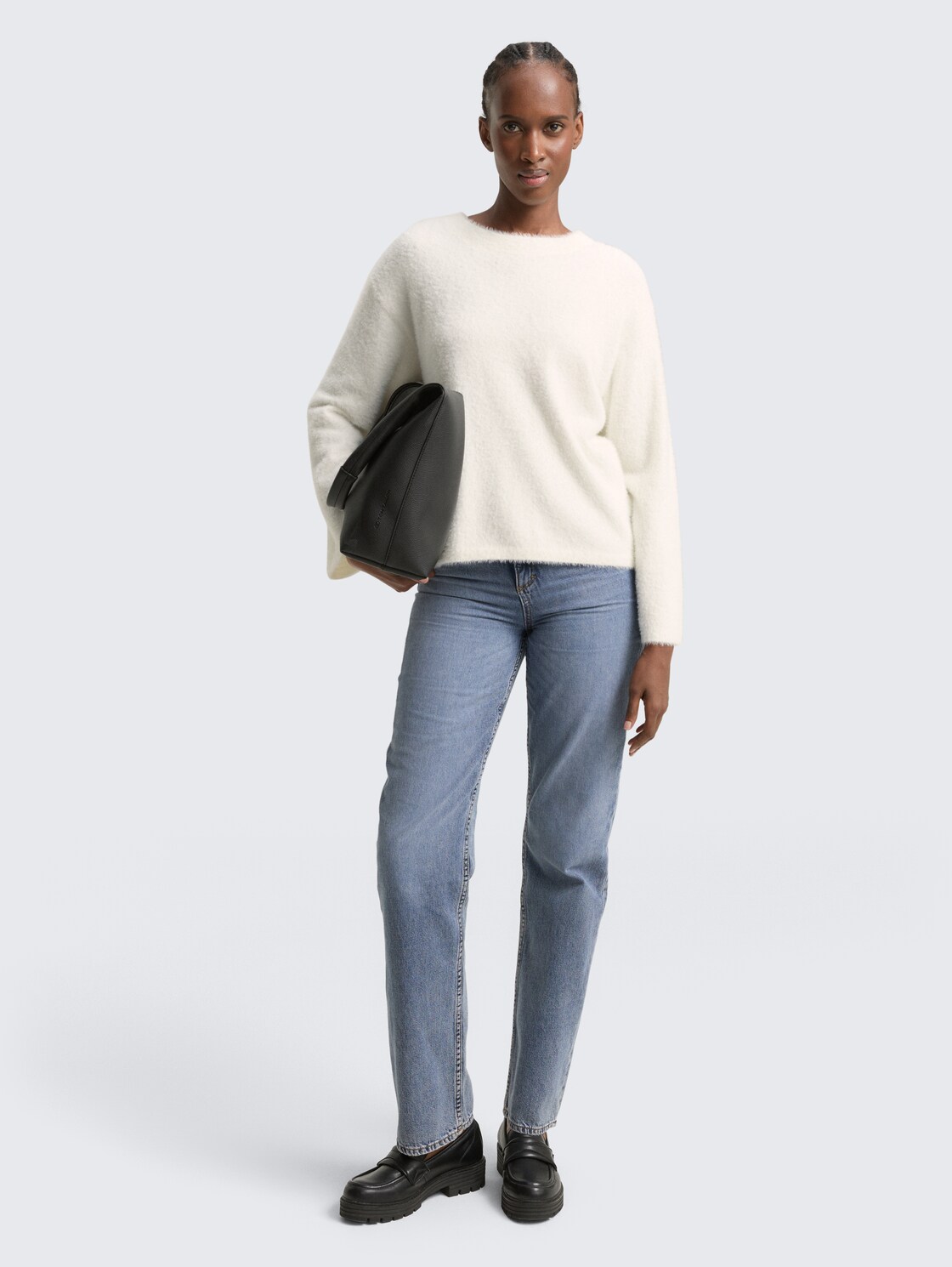 Strickpullover aus Federgarn - off white - Model-Vorderansicht