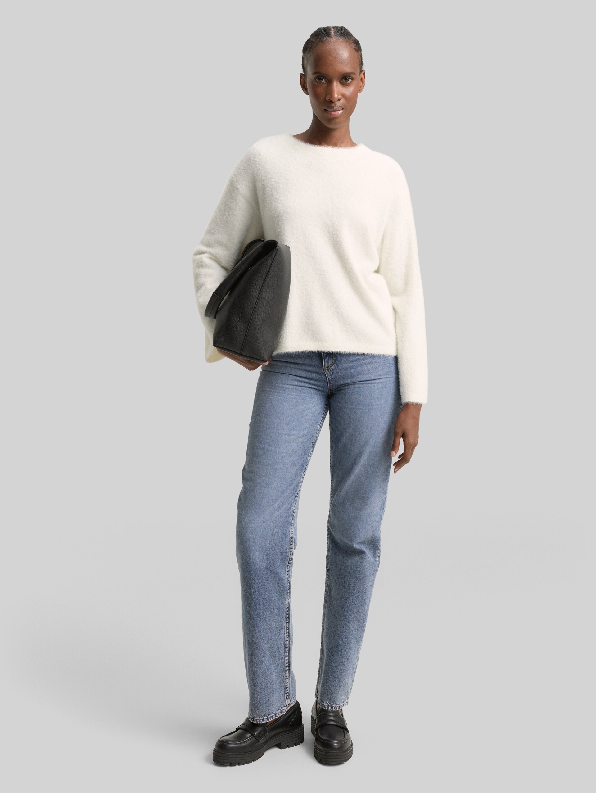 Strickpullover aus Federgarn - off white - Model-Vorderansicht