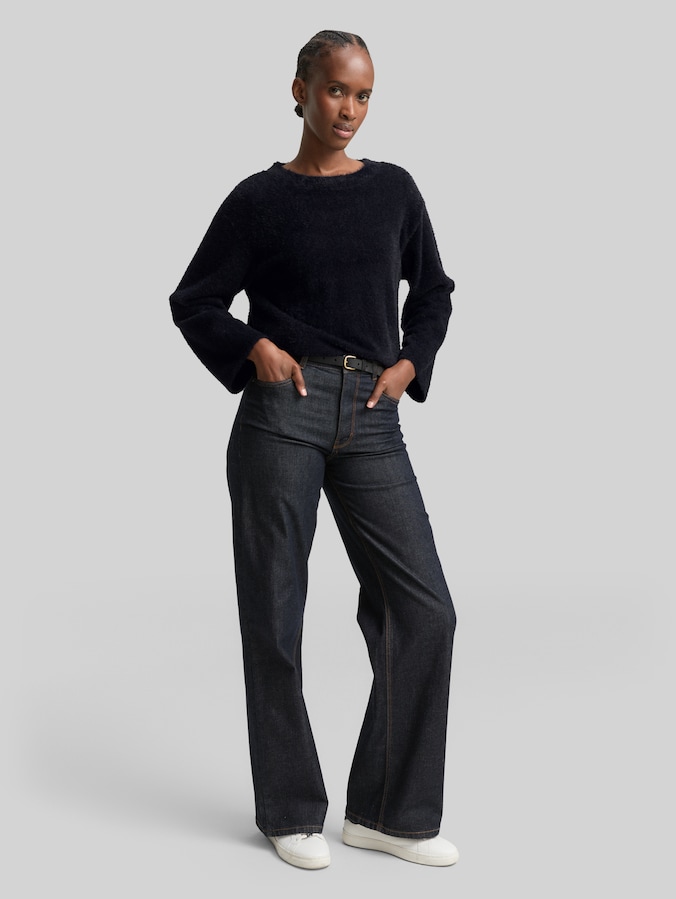 Pull tricoté en fil de plume par Denim Female, deep black