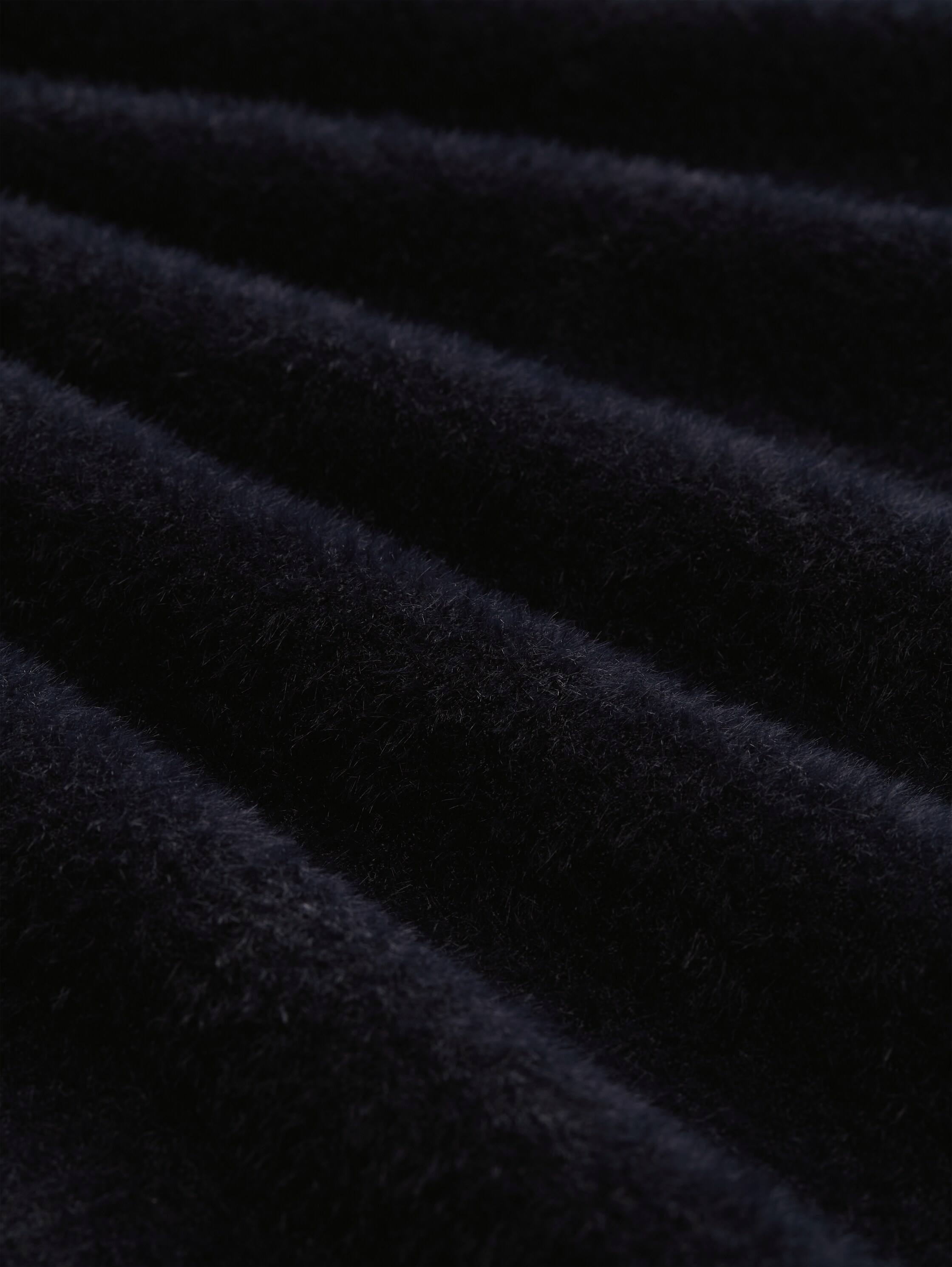 Strickpullover aus Federgarn - deep_black_1 - 