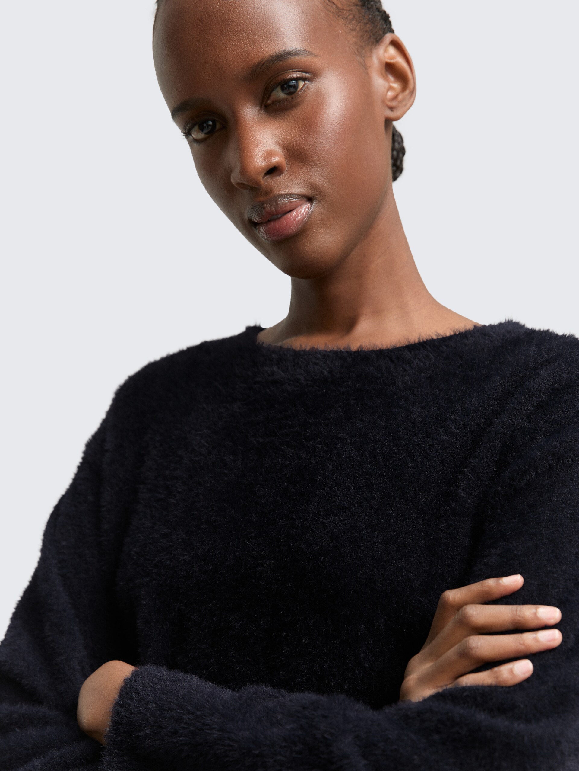 Strickpullover aus Federgarn - deep black - Detail-Model-Ansicht