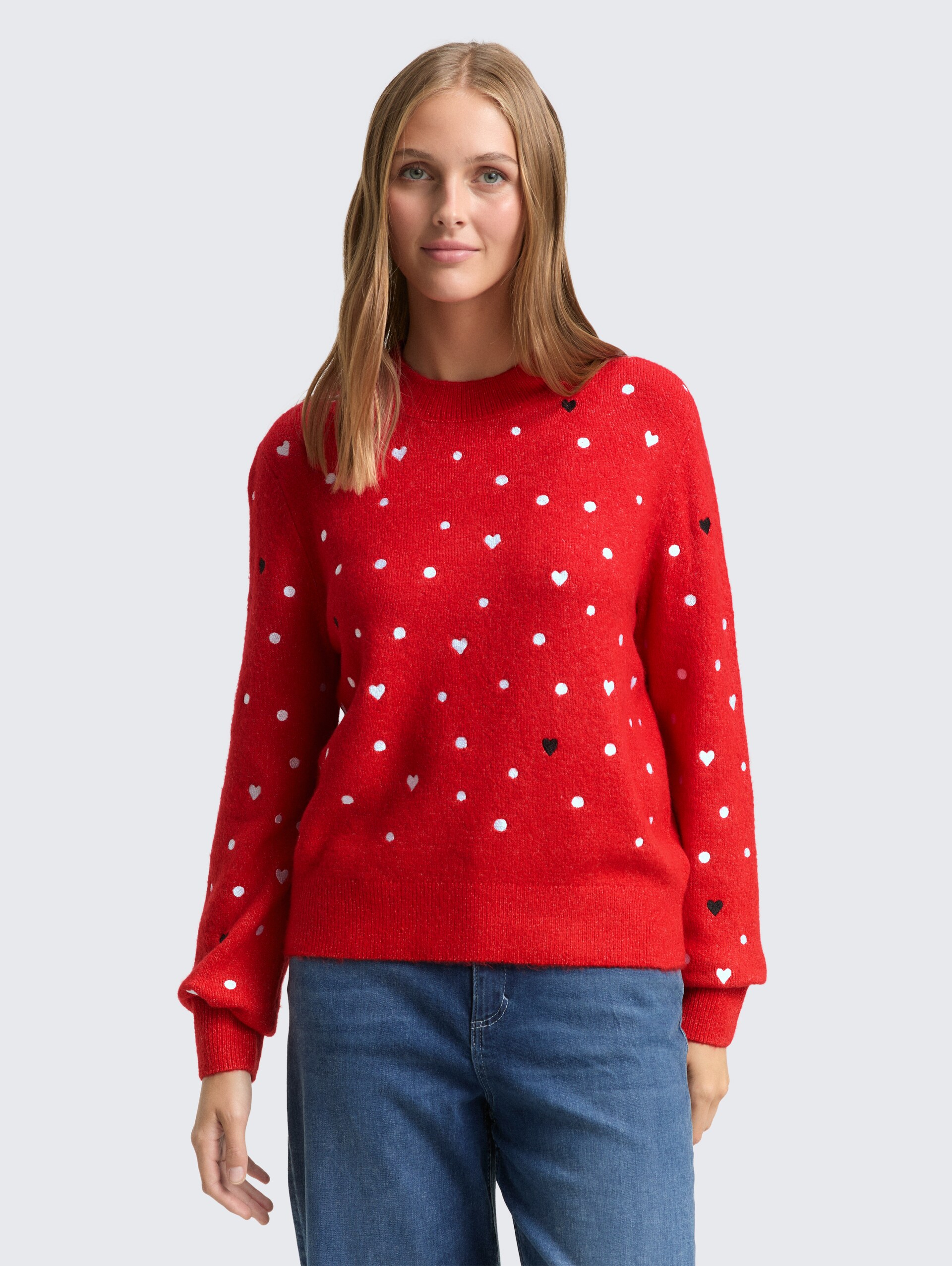 Relaxed Fit Strickpullover mit Stickereien - red with hearts - Ausschnitt Model-Vorderansicht