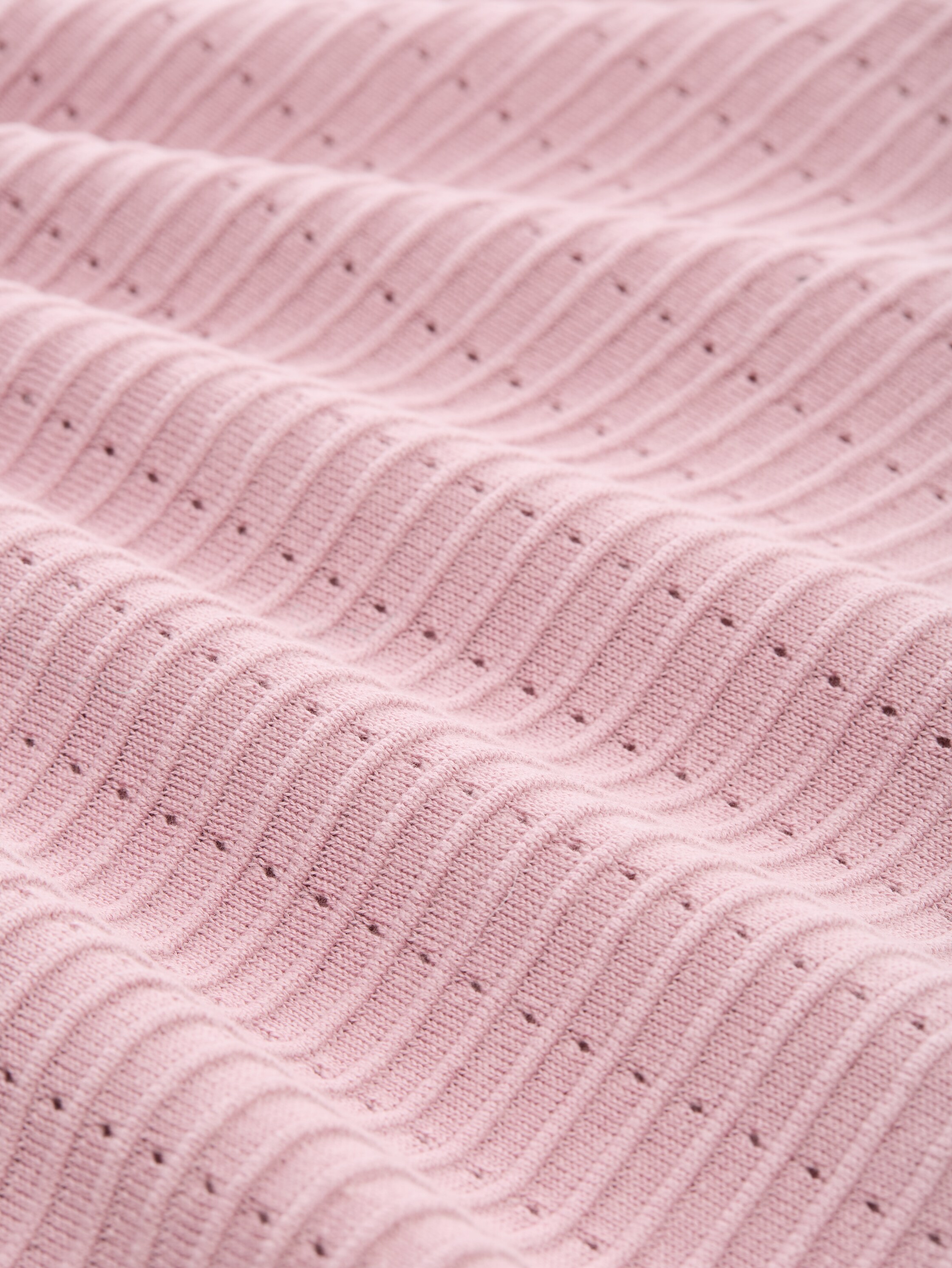 Knitted jumper with round neckline - soft mauve rose - Material view