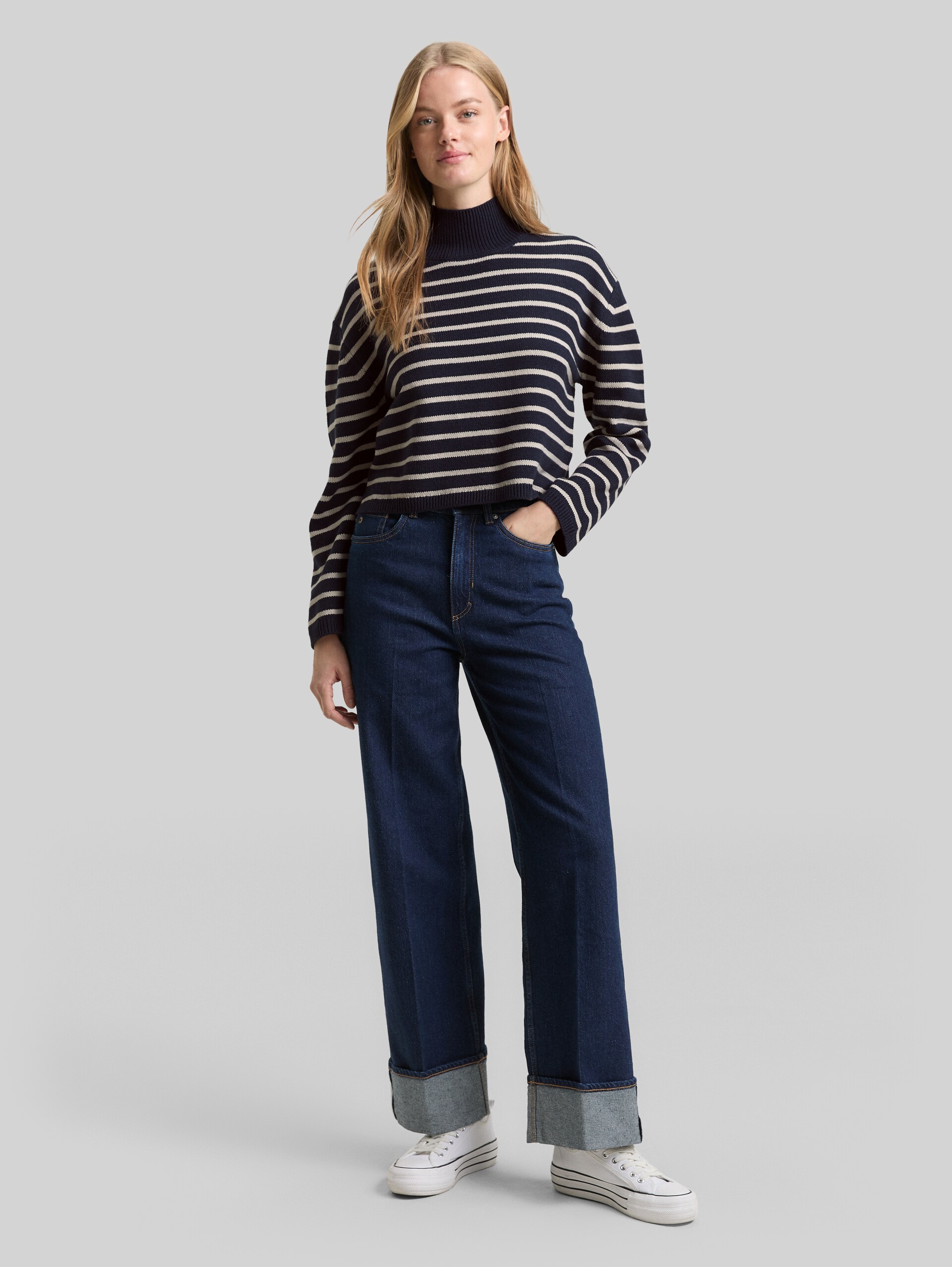 Relaxed fit knitted jumper with striped pattern - navy cloud grey stripe - Model front view