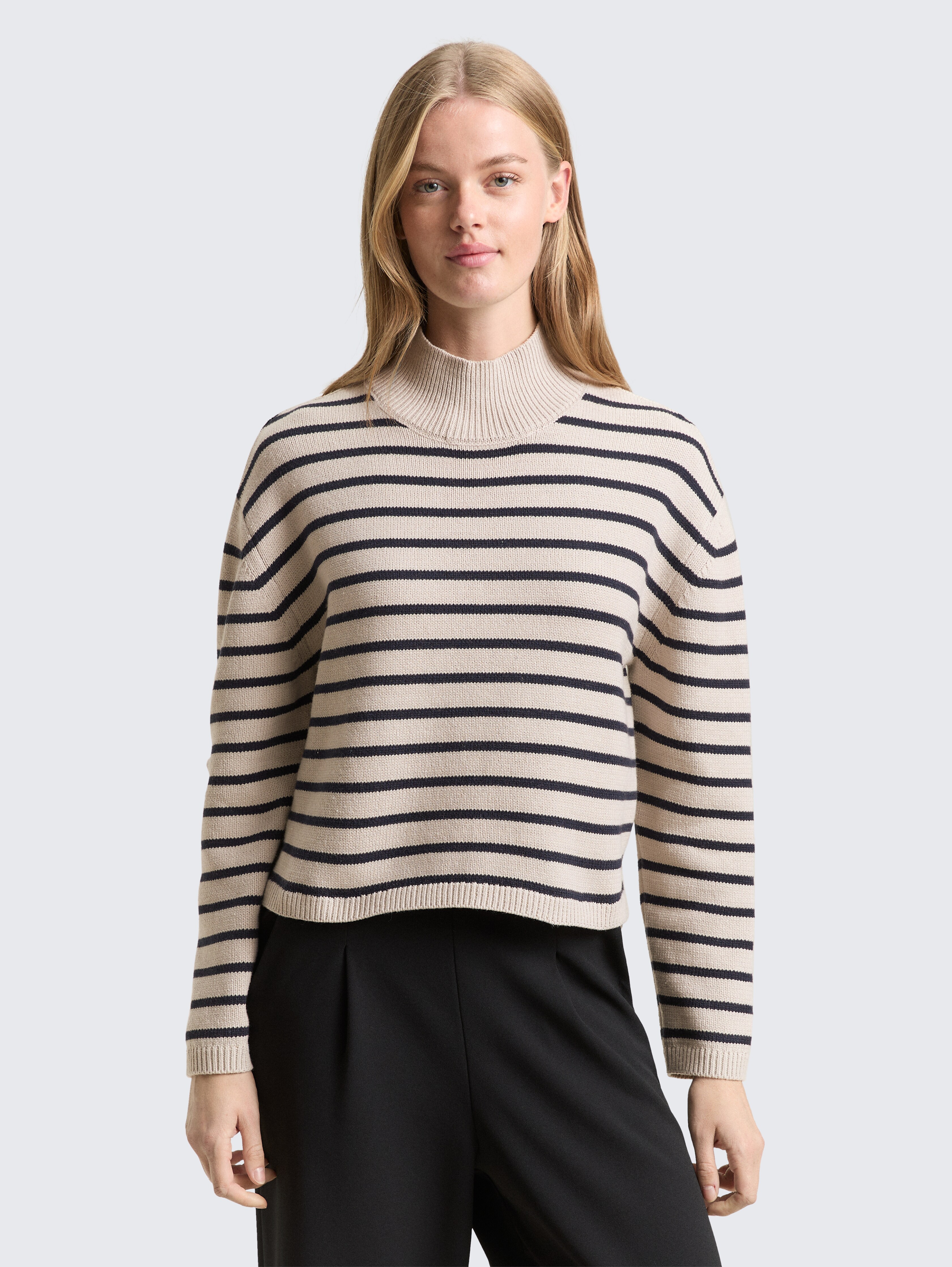 Relaxed Fit Strickpullover mit Streifenmuster von Denim Female, cloud grey navy stripe