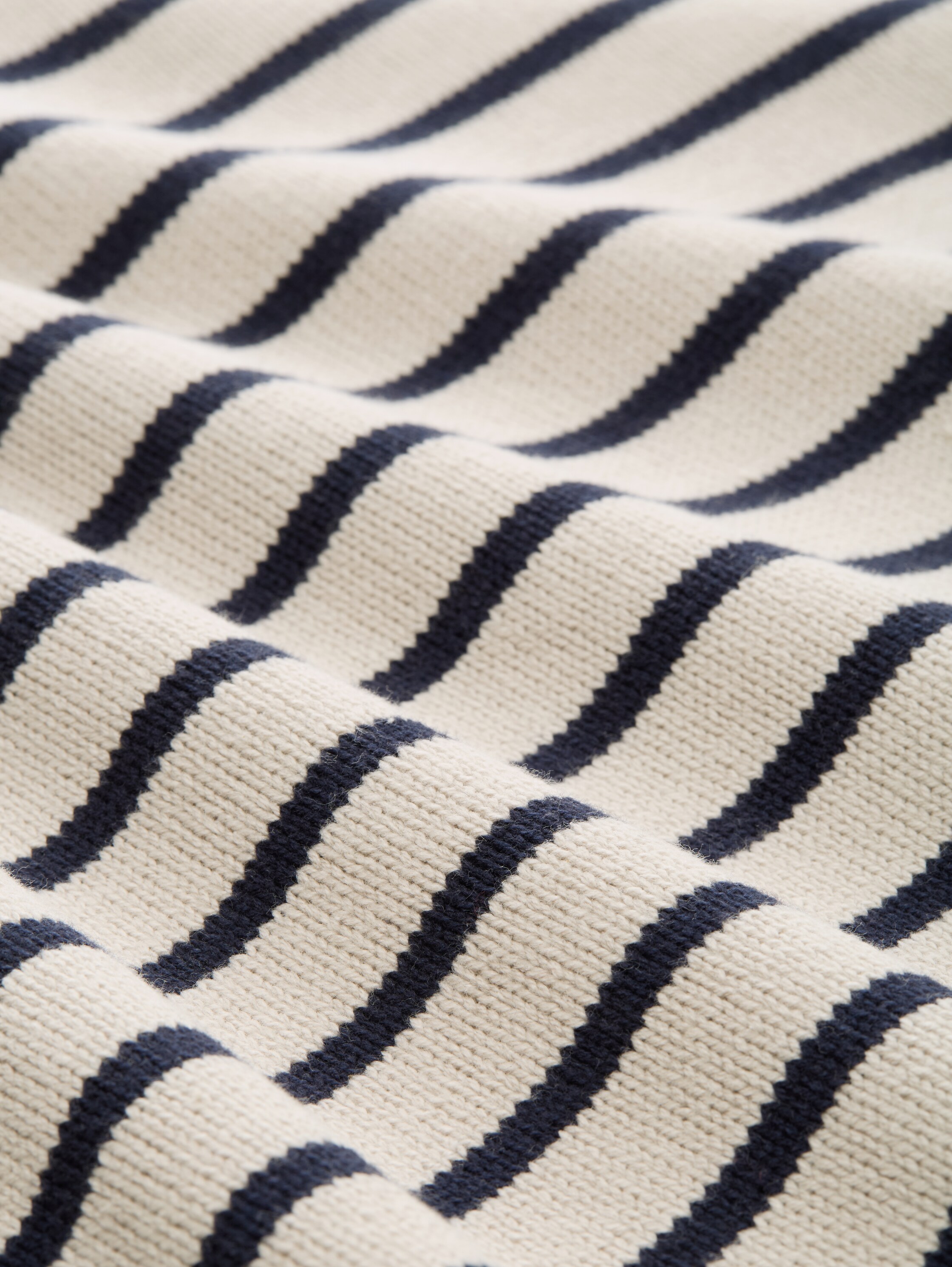 Relaxed Fit Strickpullover mit Streifenmuster - cloud grey navy stripe - Material-Ansicht