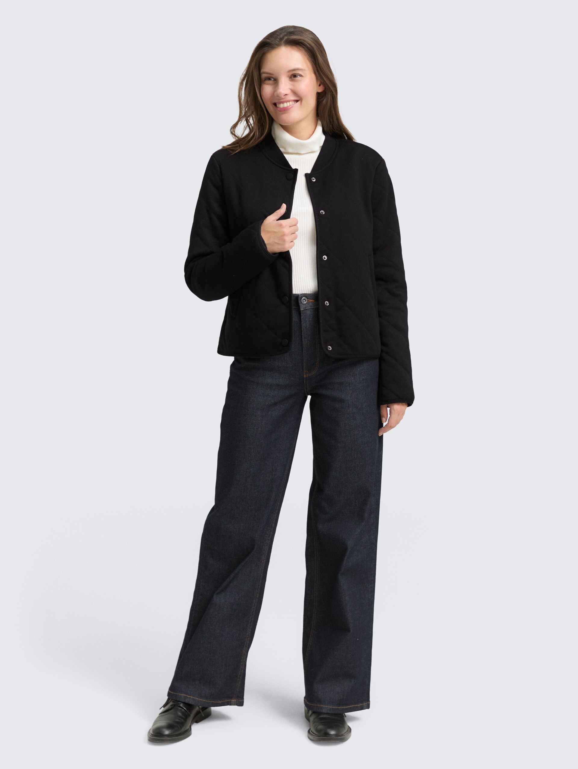Steppjacke mit Glitzer-Effekt - structure with lurex - seitliche Model-Ansicht