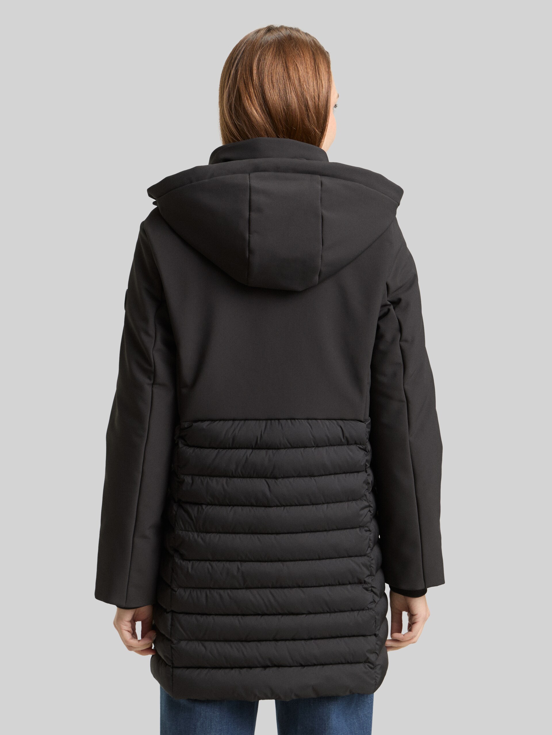 Softshell Hybrid Steppmantel mit Kapuze - deep black - Model-Rückansicht