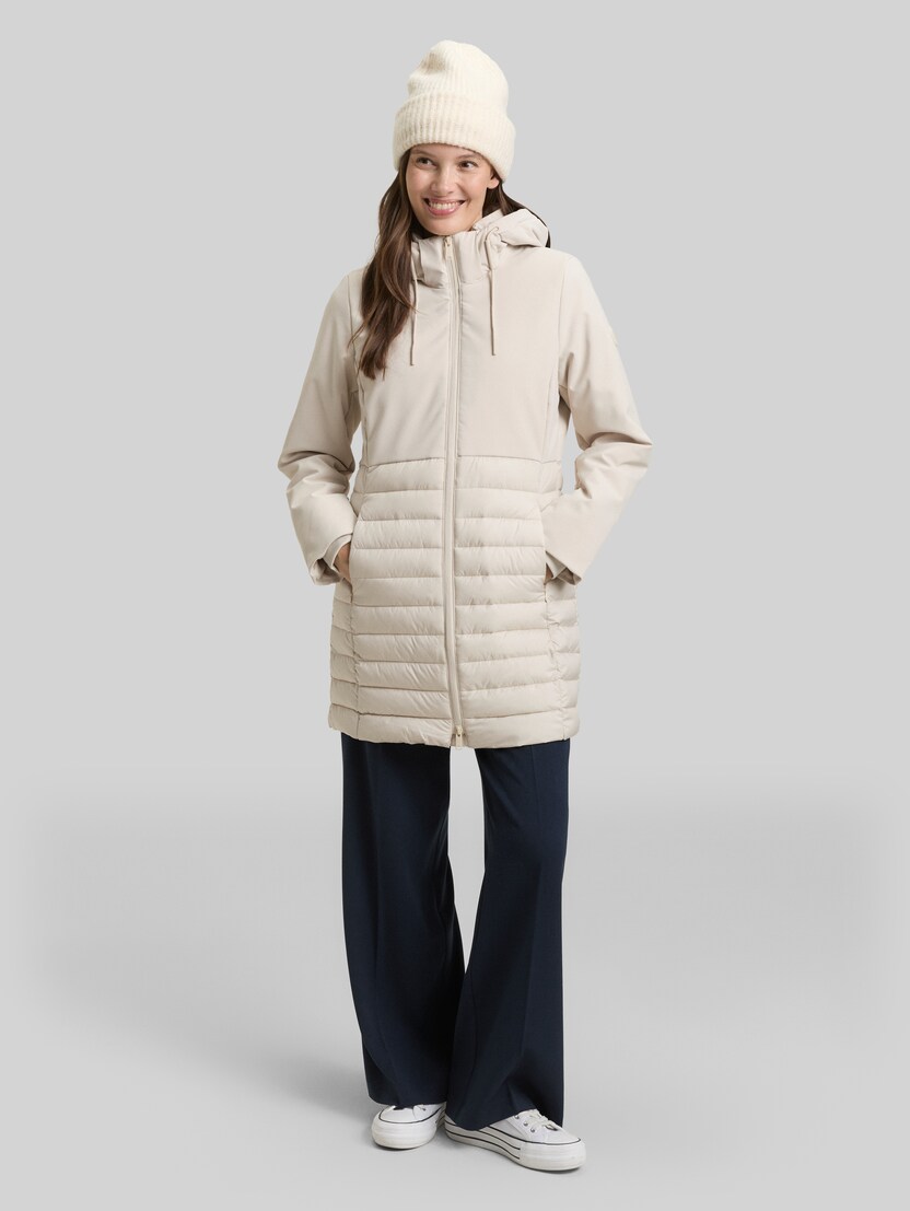 Softshell Hybrid Steppmantel mit Kapuze von Women, sand stone beige