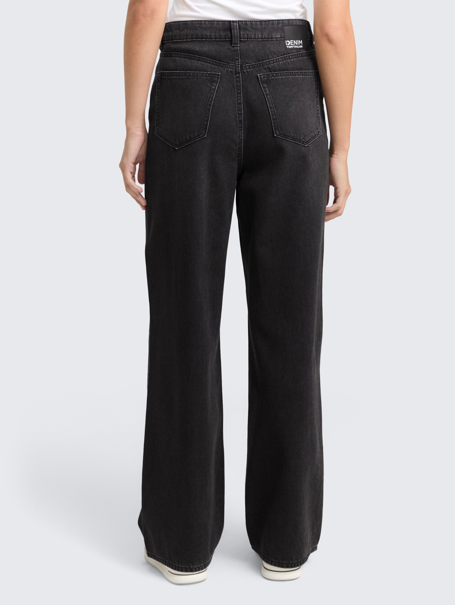 TTLINOU WIDE Jeans mit Strasssteinen - black stone wash denim - Auschnitt Model-Rückansicht