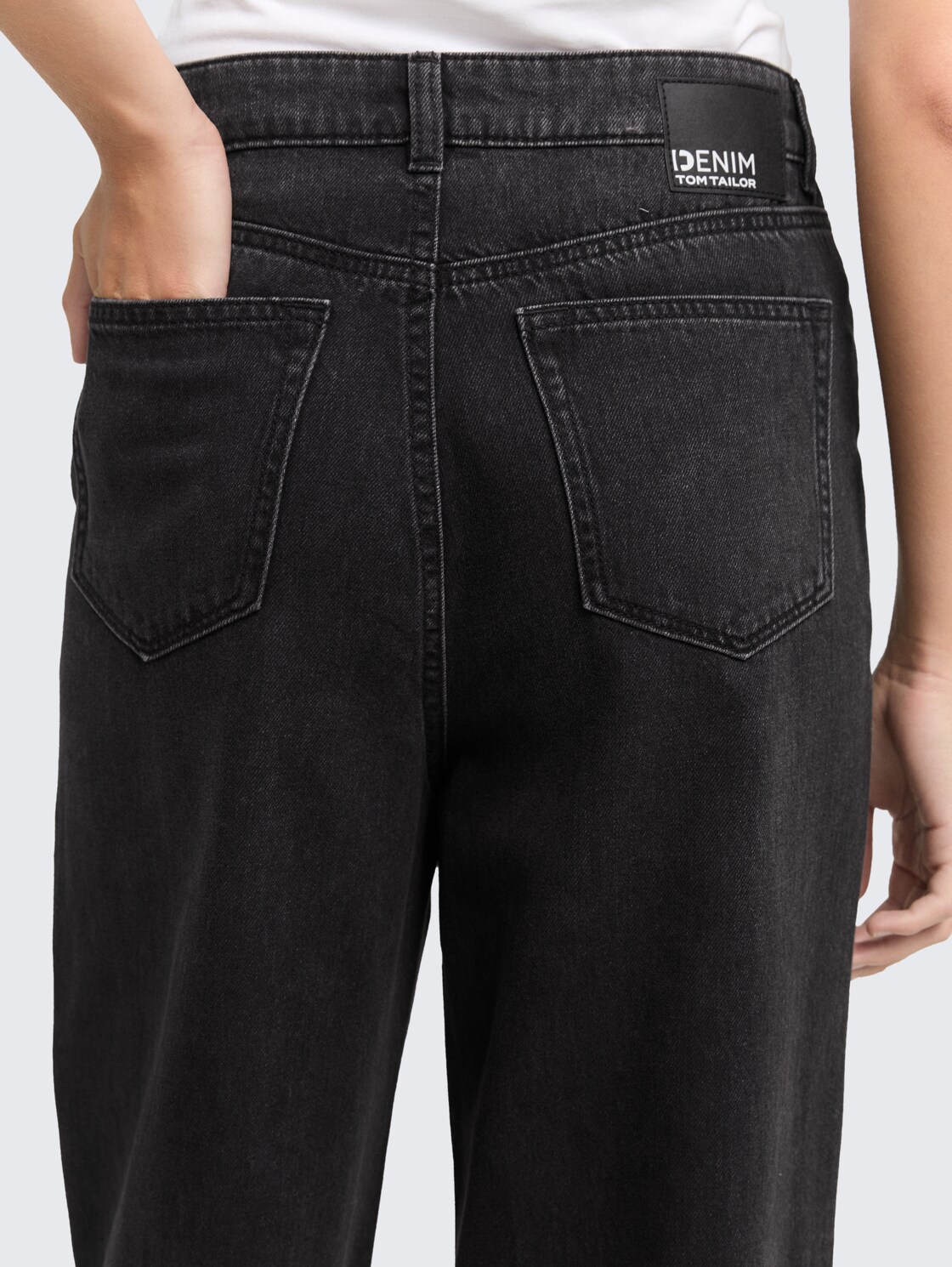 TTLINOU WIDE Jeans with rhinestones - black stone wash denim - Detail model view