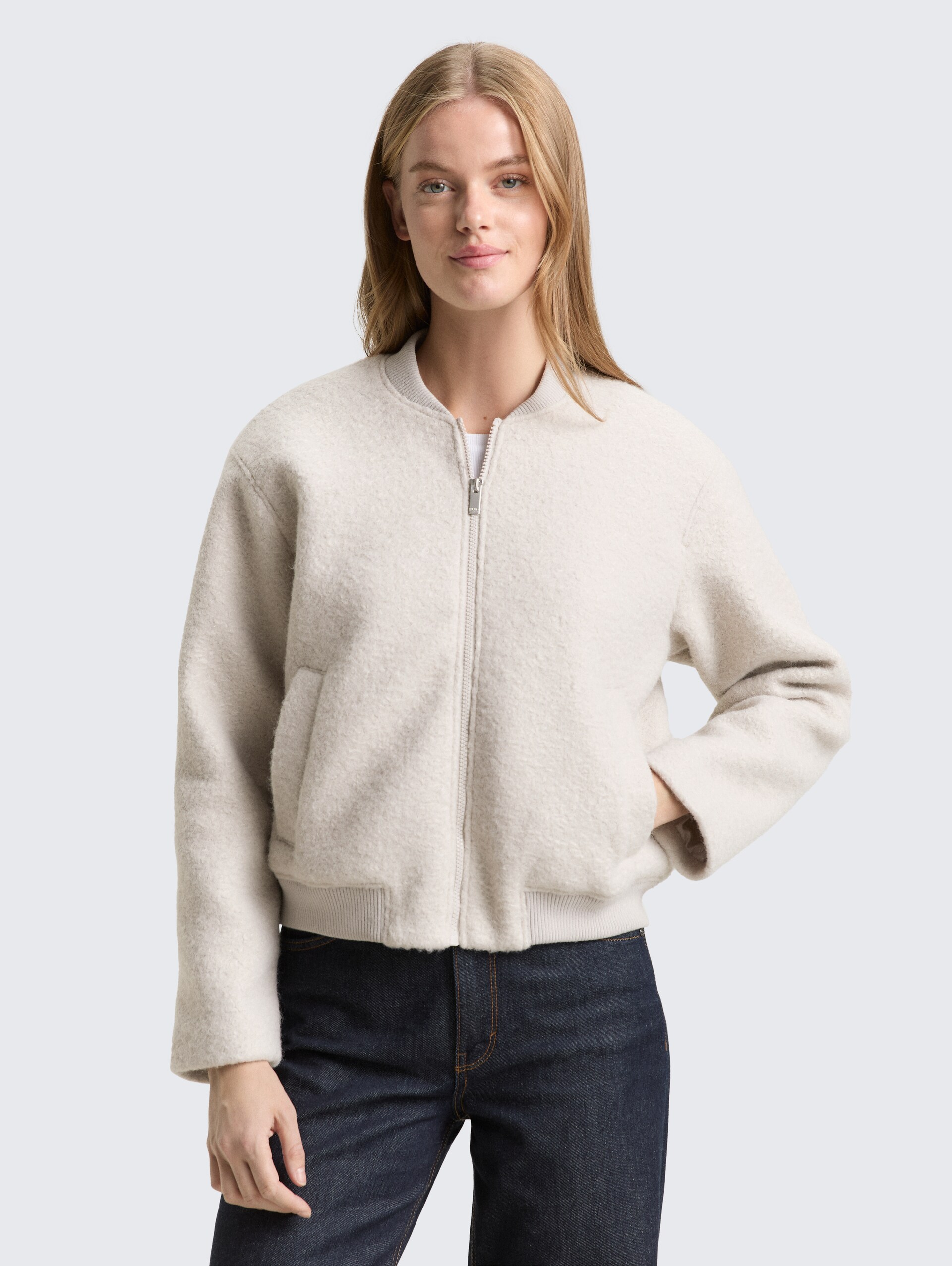 Bouclé Bomberjacke - cloud grey - Model-Vorderansicht