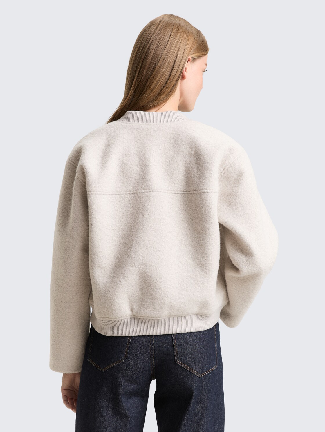 Bouclé Bomberjacke - cloud grey - Model-Rückansicht