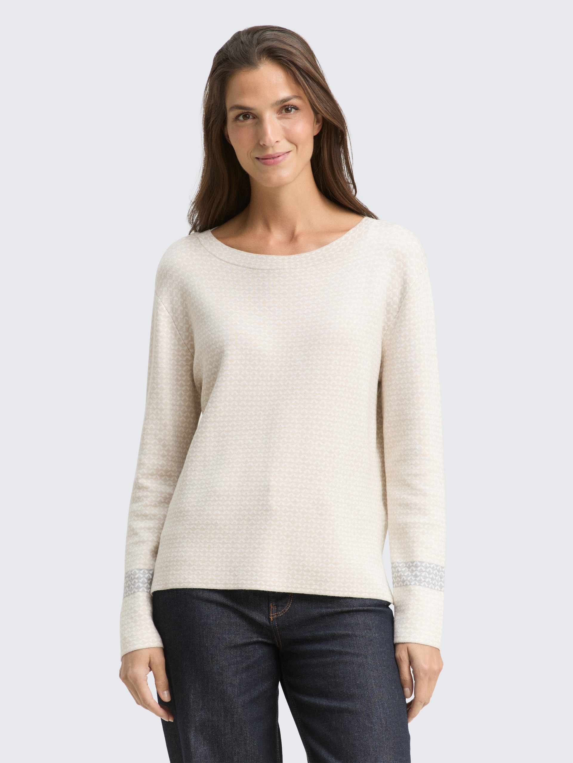 Loose Fit Jacquard Strickpullover - mini argyle on beige melange - Ausschnitt Model-Vorderansicht