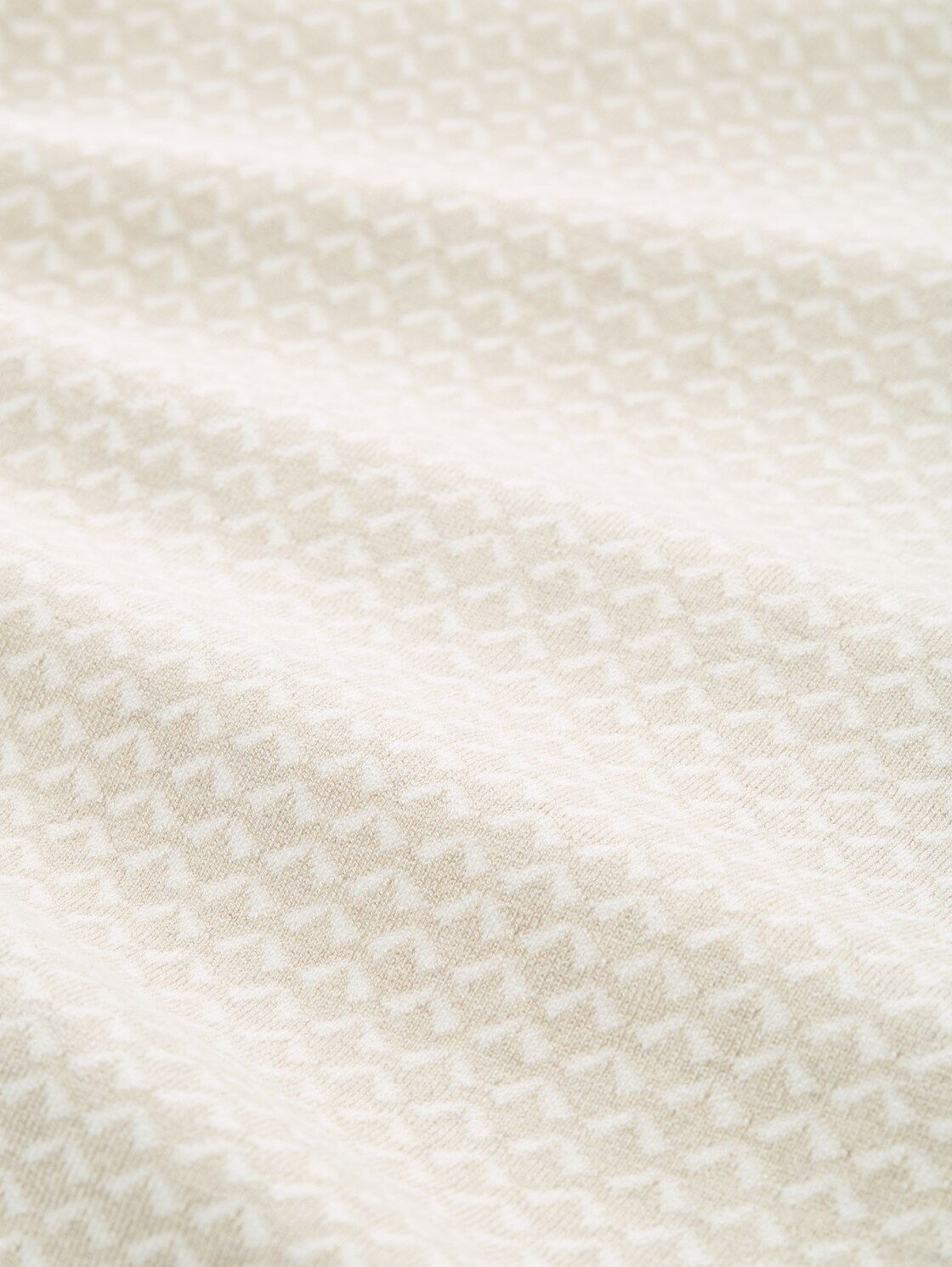 Loose Fit Jacquard Strickpullover - mini argyle on beige melange - Material-Ansicht