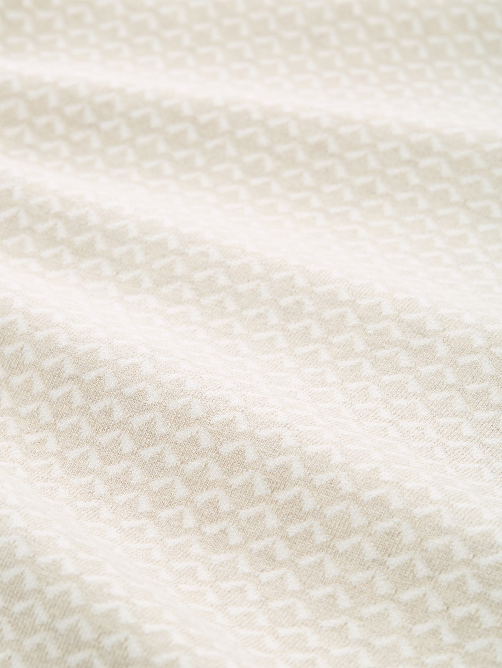 Loose Fit Jacquard Strickpullover - mini argyle on beige melange - Material-Ansicht