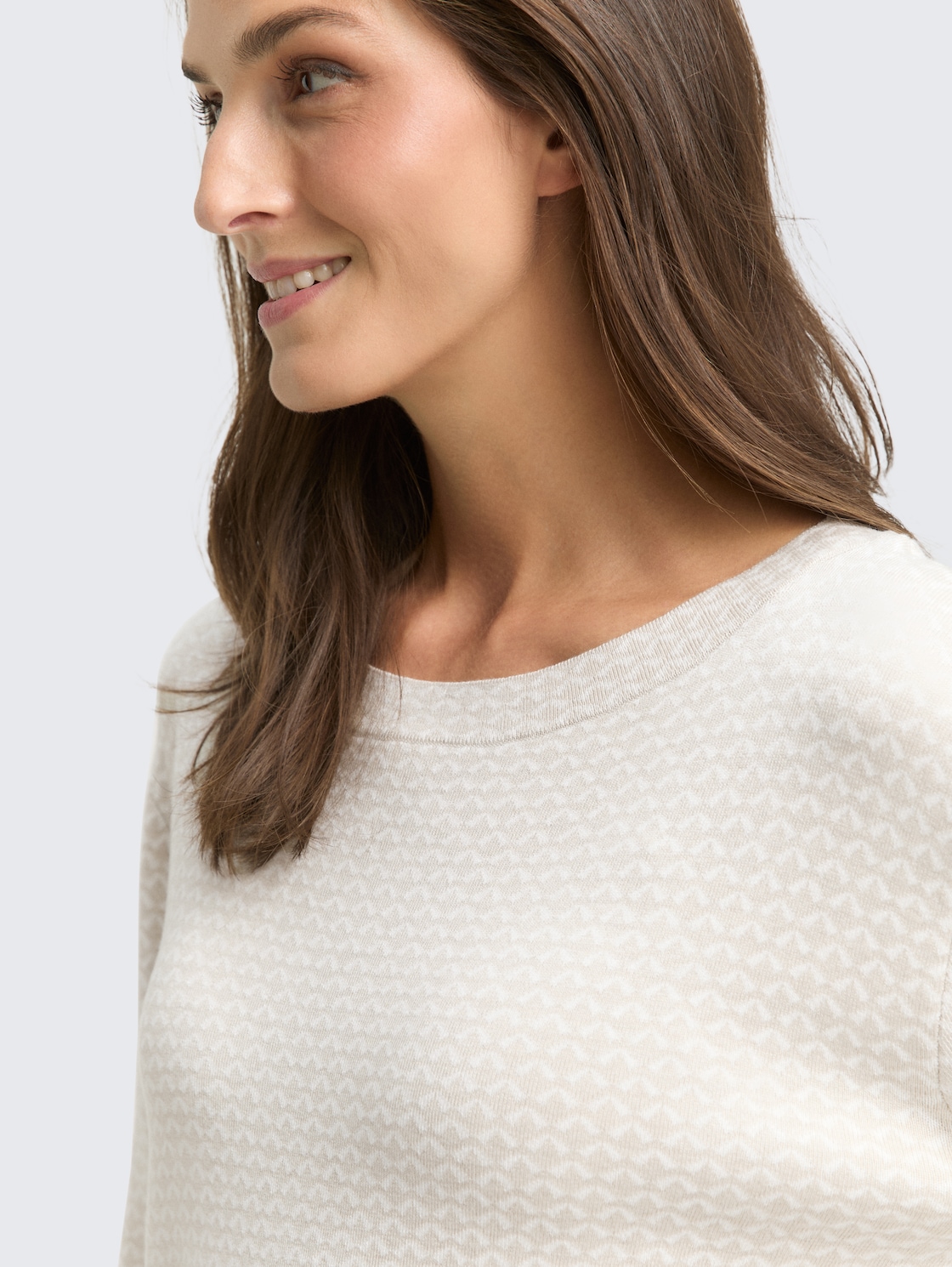 Loose Fit Jacquard Strickpullover - mini argyle on beige melange - Detail-Model-Ansicht