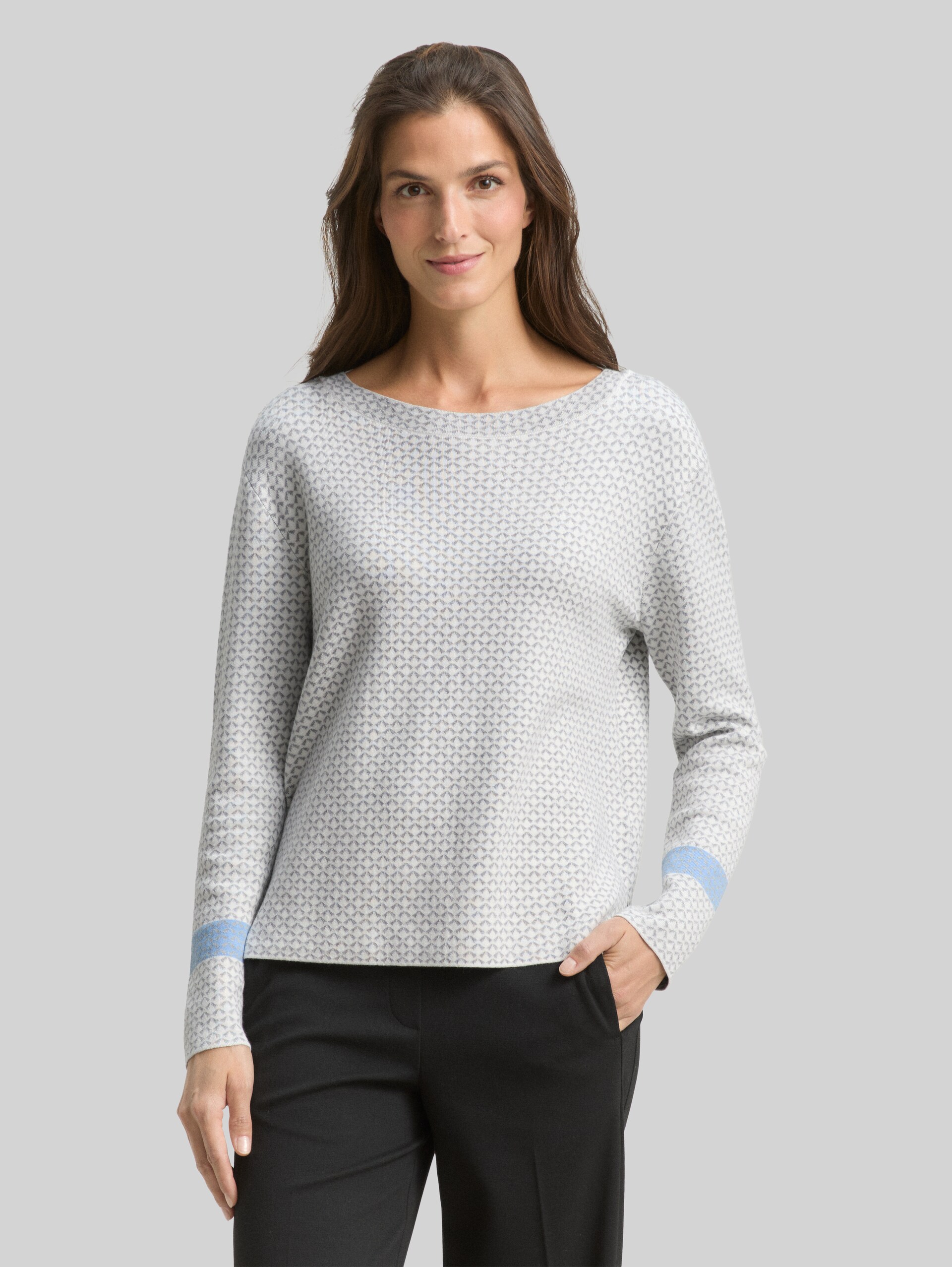 Loose fit jacquard knit jumper - mini argyle on grey melange - Neckline model front view