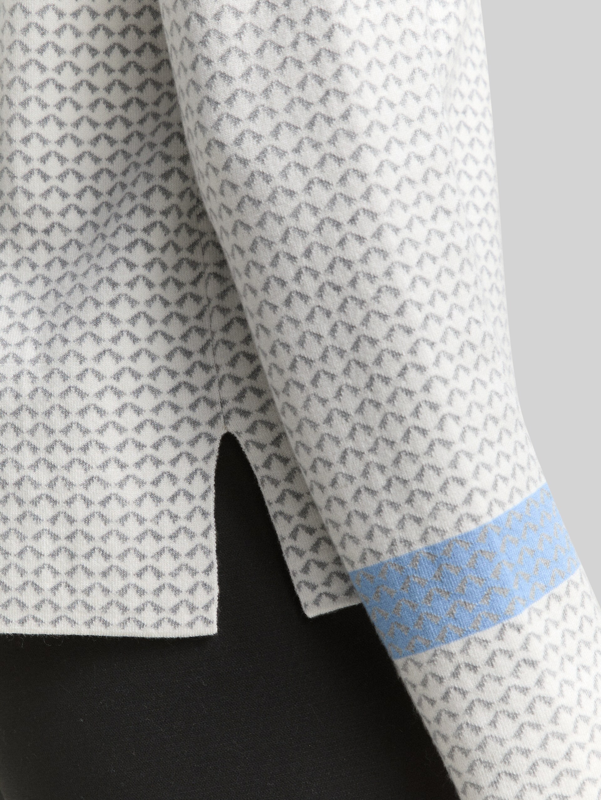 Loose fit jacquard knit jumper - mini argyle on grey melange - Detail model view