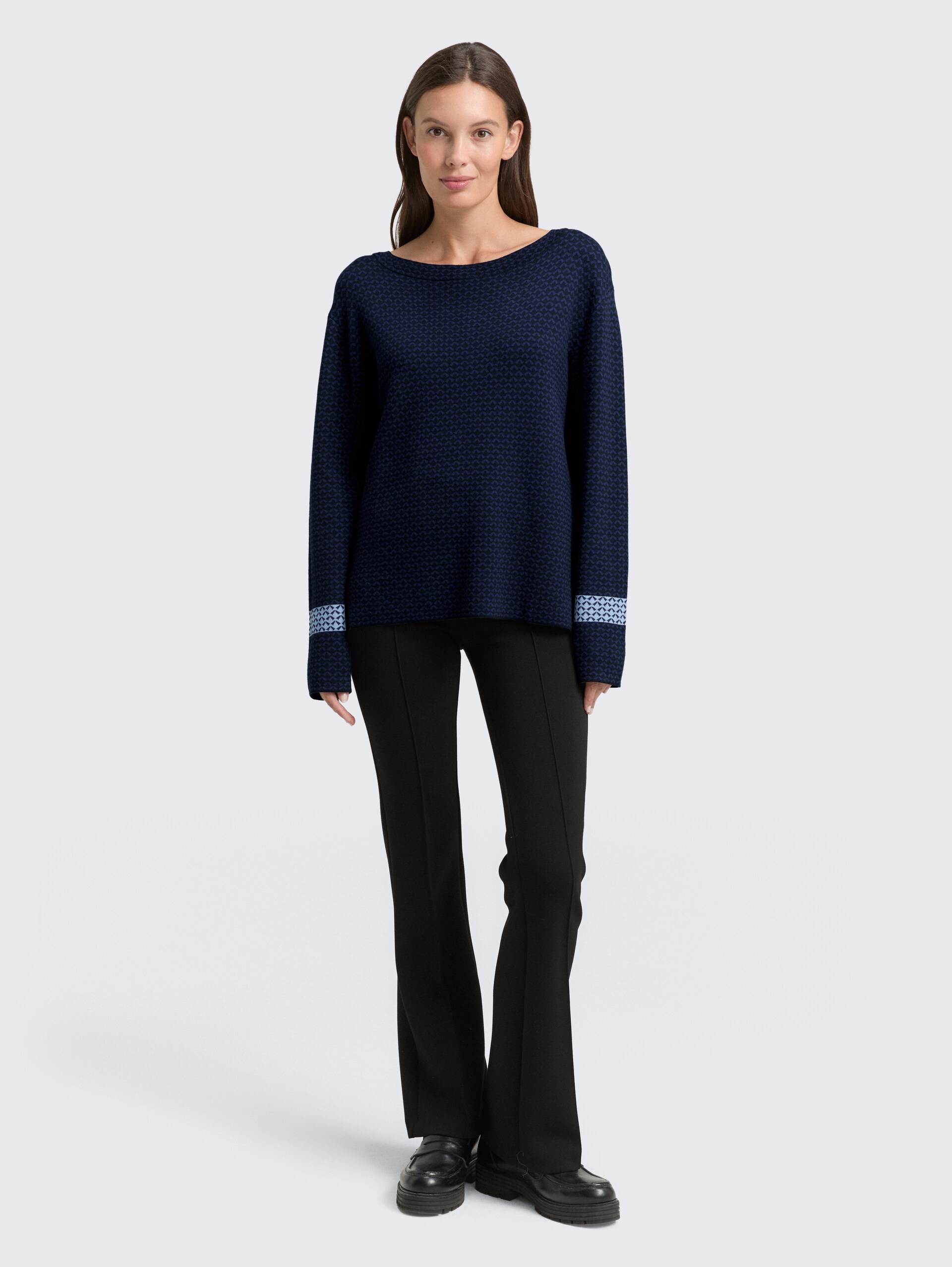 Loose Fit Jacquard Strickpullover - blue mini argyle - Model-Vorderansicht