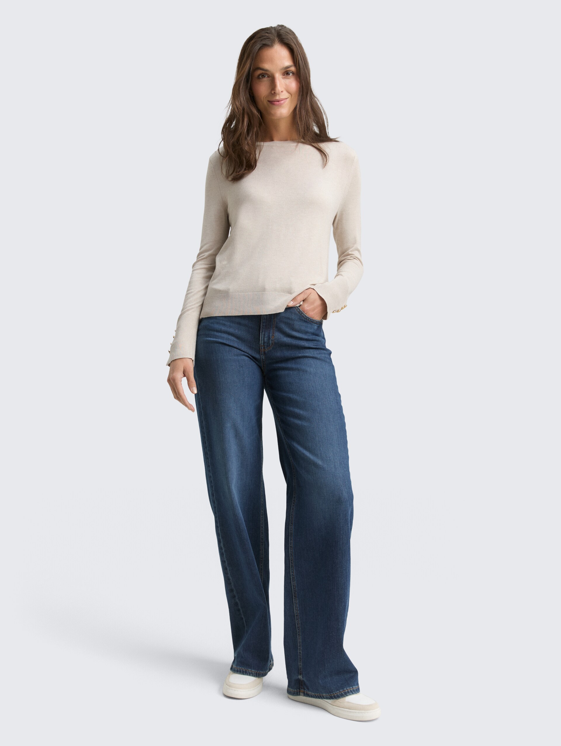 Strickpullover mit Knopf-Details - sand stone beige melange - Model-Vorderansicht