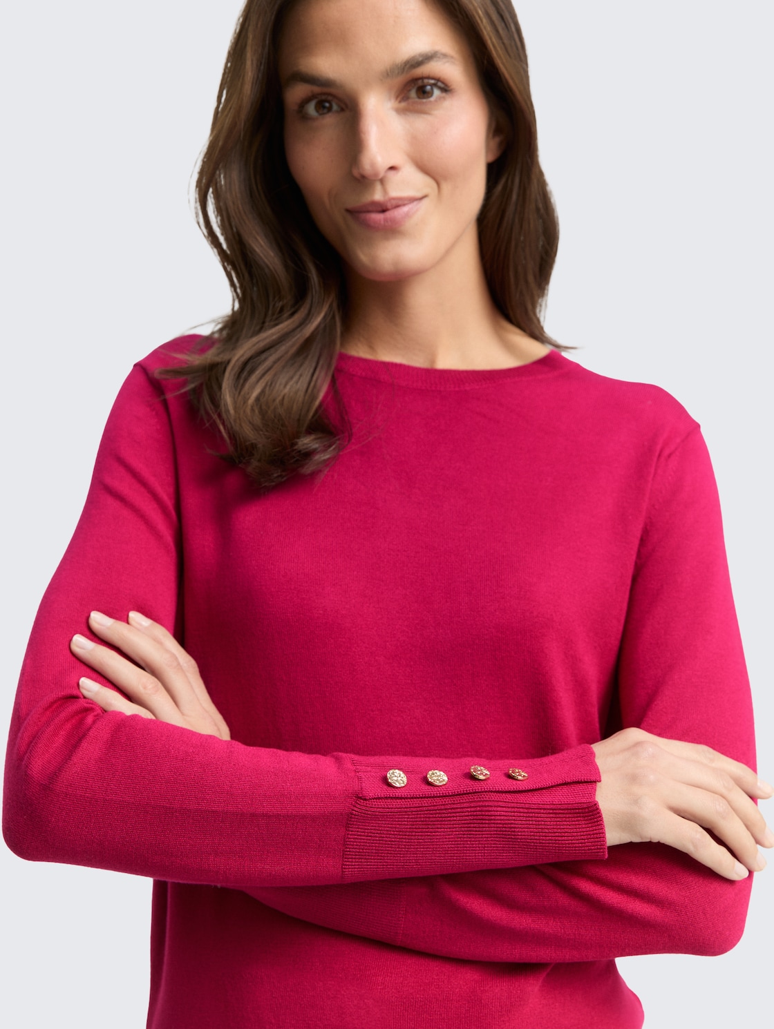 Strickpullover mit Knopf-Details - dark pink - Detail-Model-Ansicht