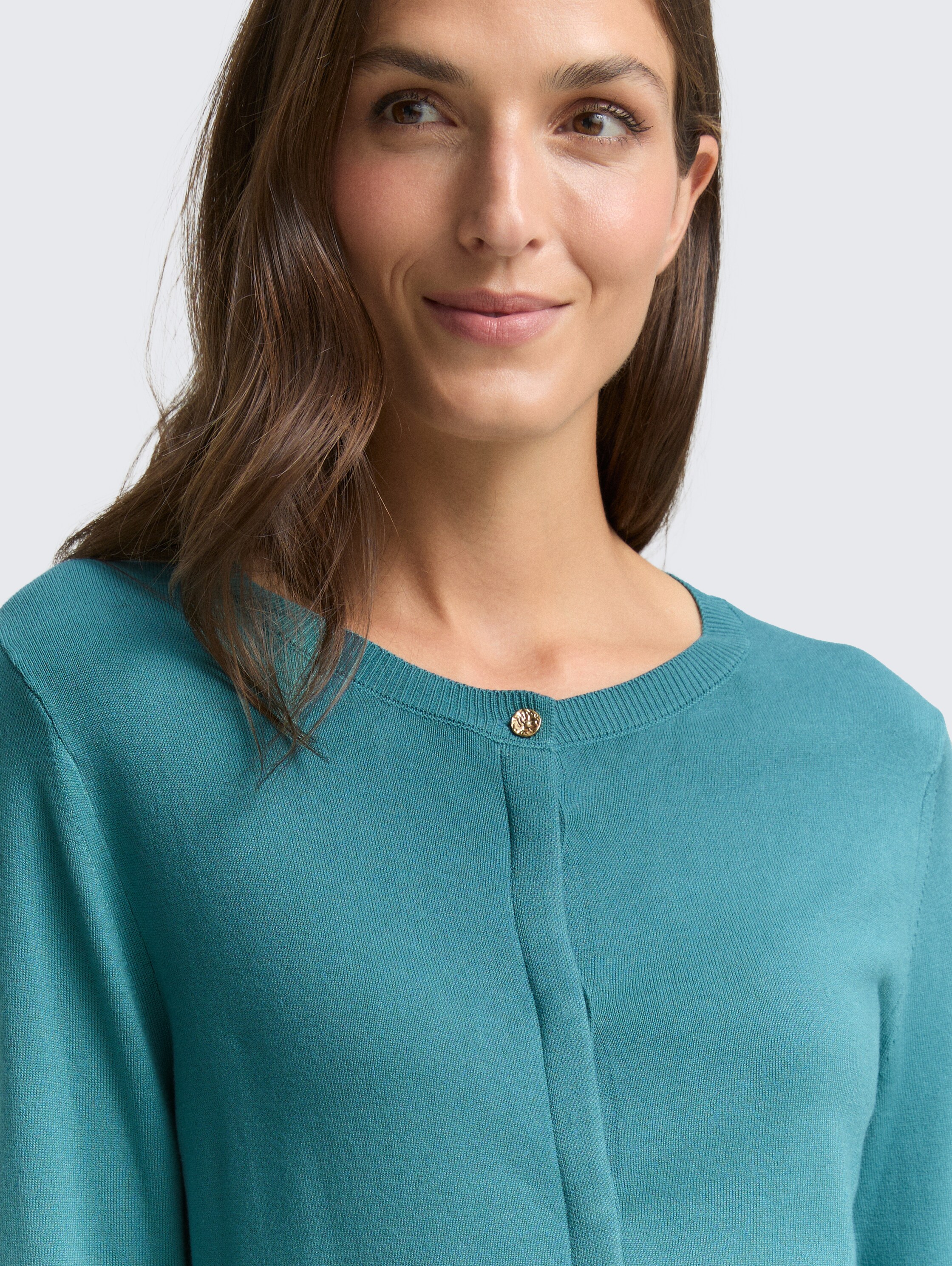 Cardigan mit verdeckter Knopfleiste - tropical teal - Detail-Model-Ansicht