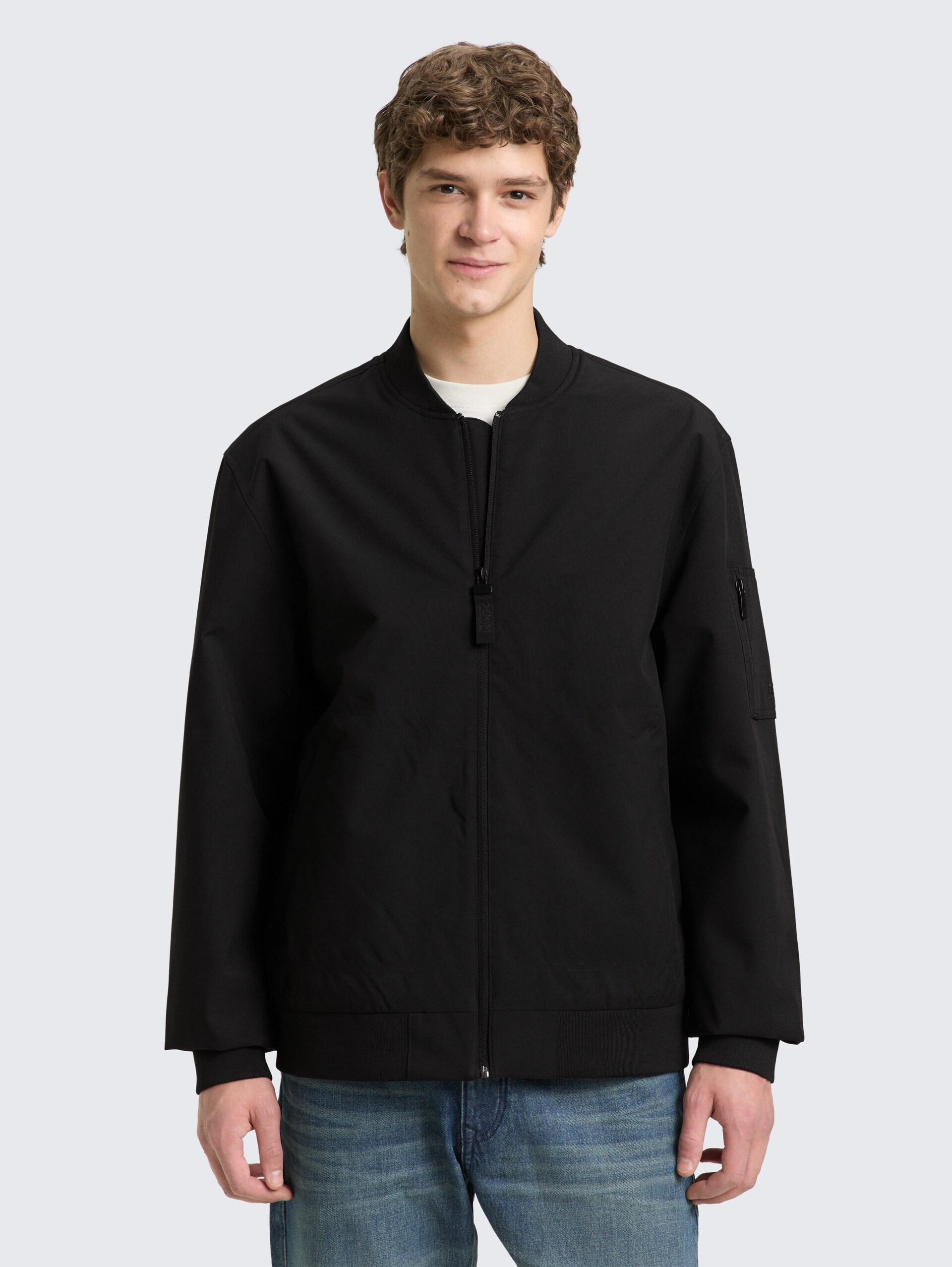 Blouson aviateur en matière déperlante - Black - Vue de face du modèle