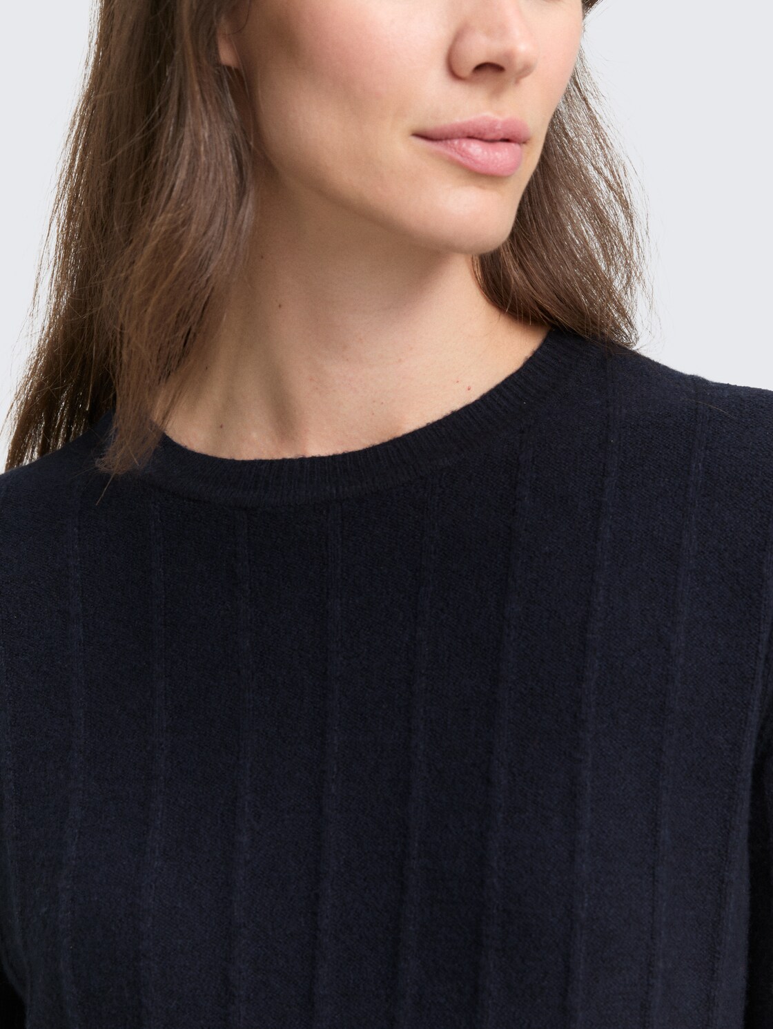Rib Strickpullover mit Wollanteil - sky captain blue - Detail-Model-Ansicht