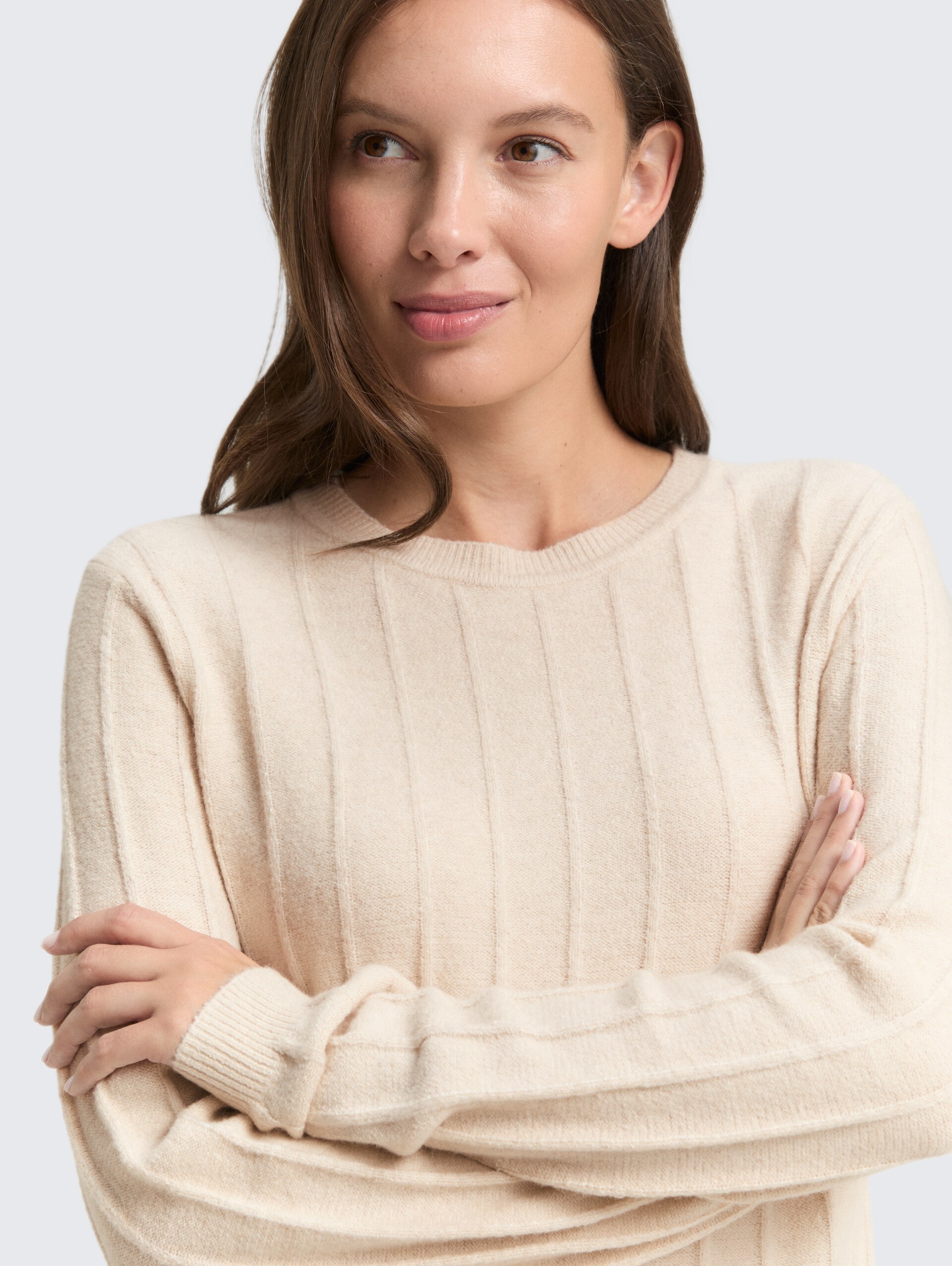 Rib Strickpullover mit Wollanteil - sand stone beige melange - Detail-Model-Ansicht