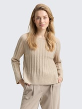 Bouclé Strickpullover mit Wollanteil - sand stone beige melange - Ausschnitt Model-Vorderansicht
