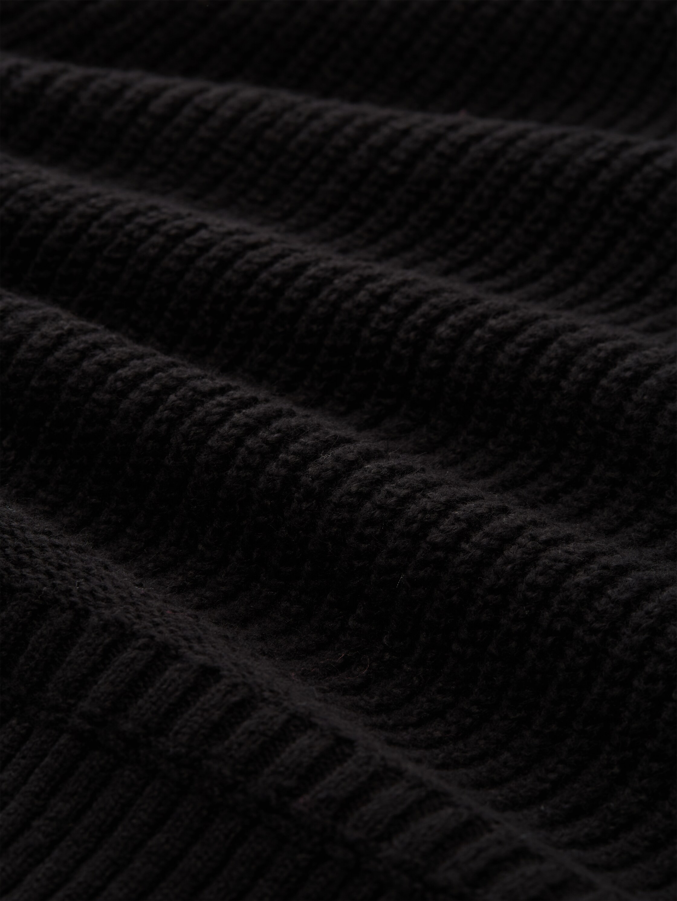 Pullunder mit V-Ausschnitt - deep black - Material-Ansicht