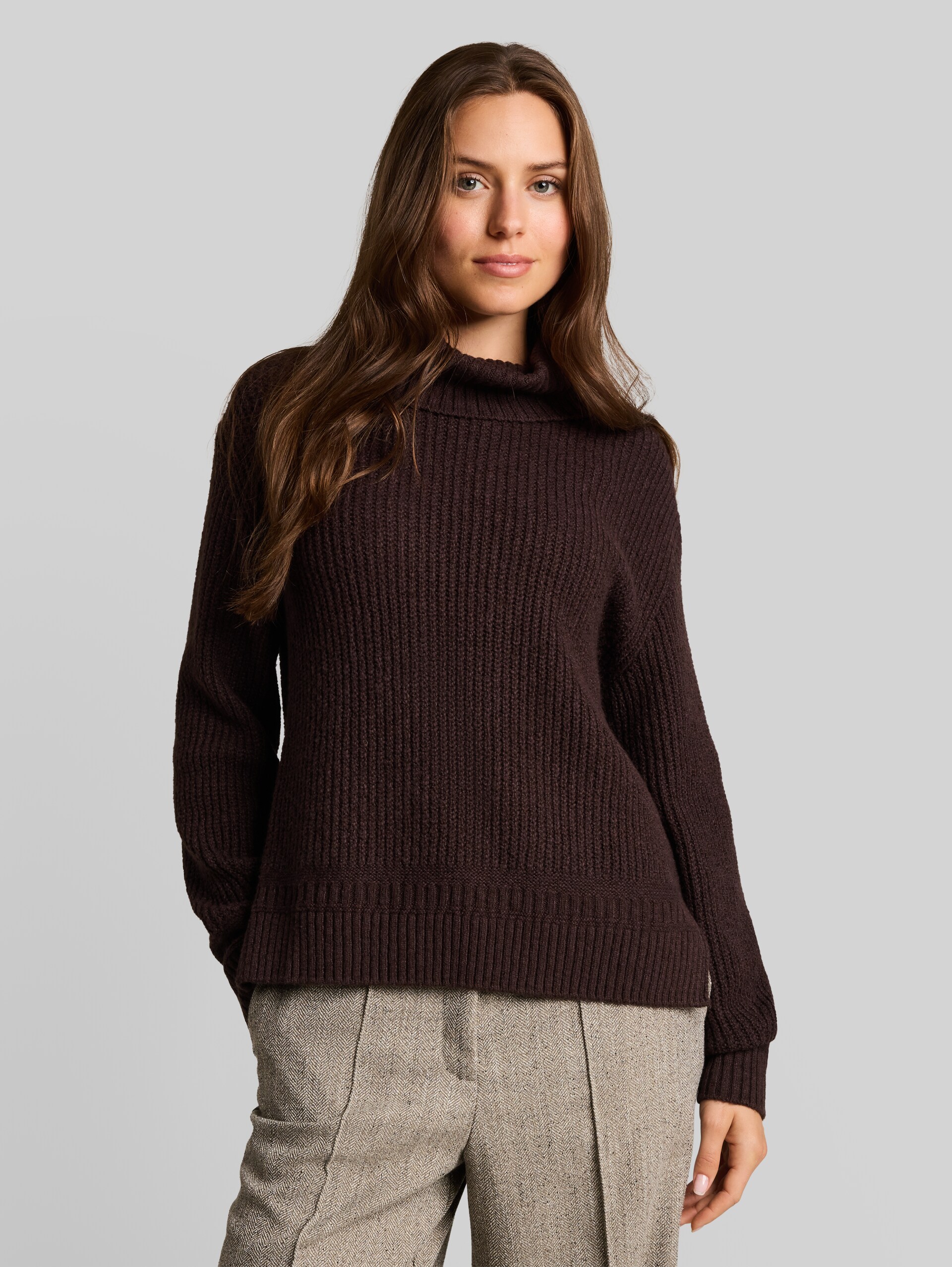 Pull à col roulé ample - java dark brown melange - Découpe Vue de face du modèle