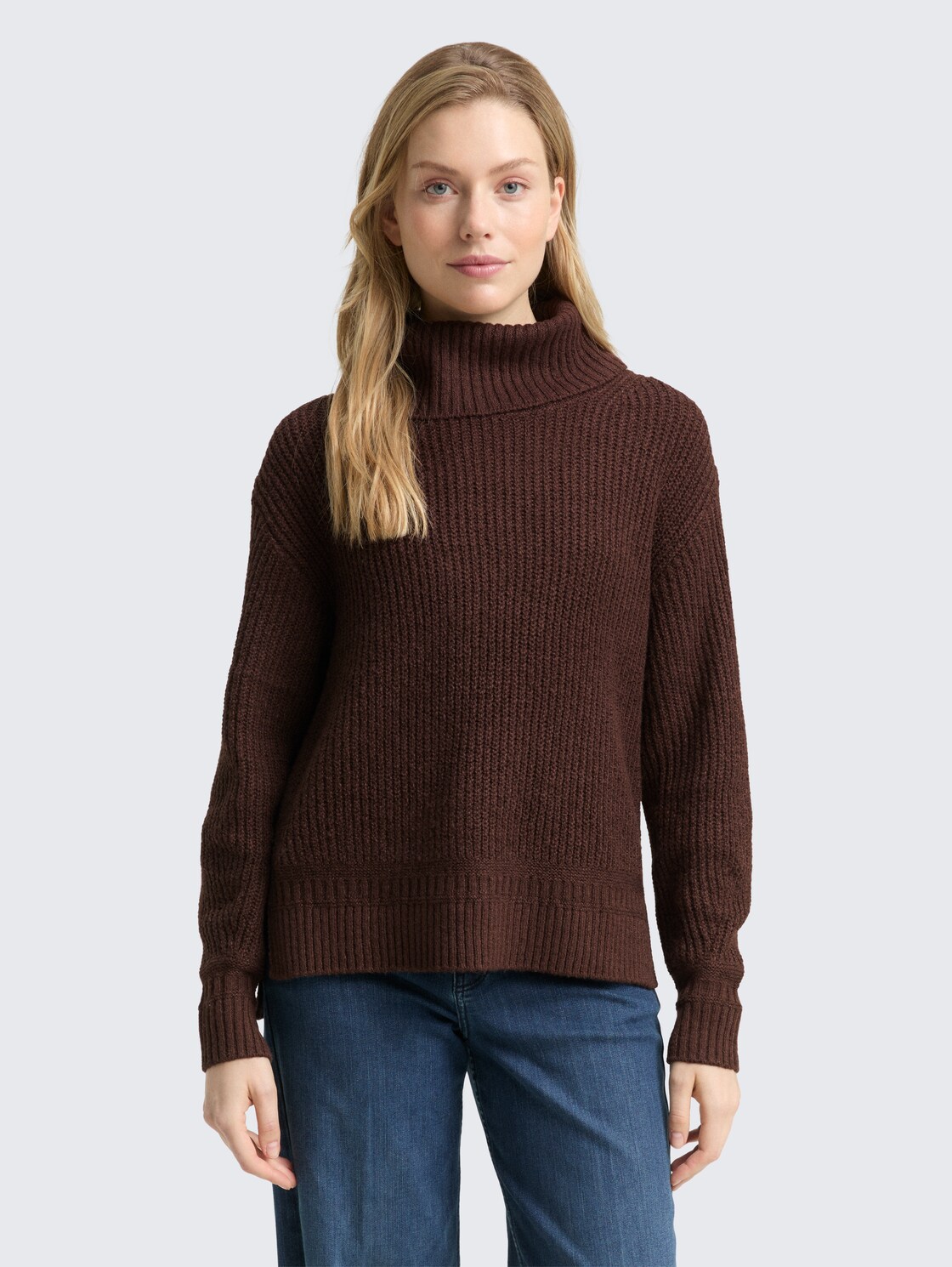 Loose Fit Rollkragenpullover - dark pecan brown melange - Ausschnitt Model-Vorderansicht