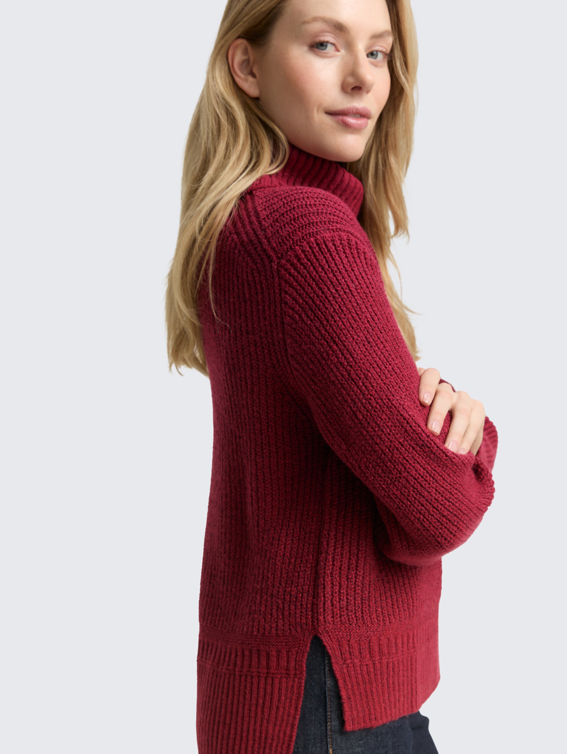 Loose Fit Rollkragenpullover - rumba red melange - Detail-Model-Ansicht