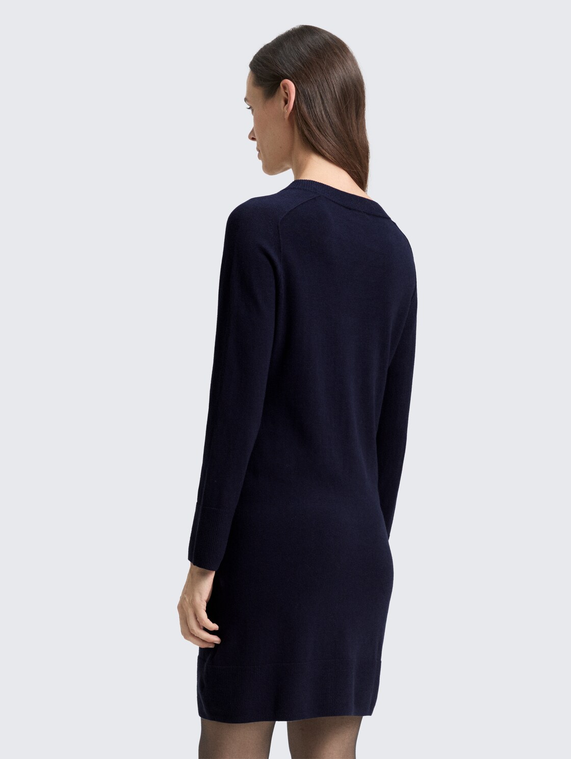 Strickkleid mit Kaschmir-Anteil - Knitted Navy Melange - Model-Rückansicht