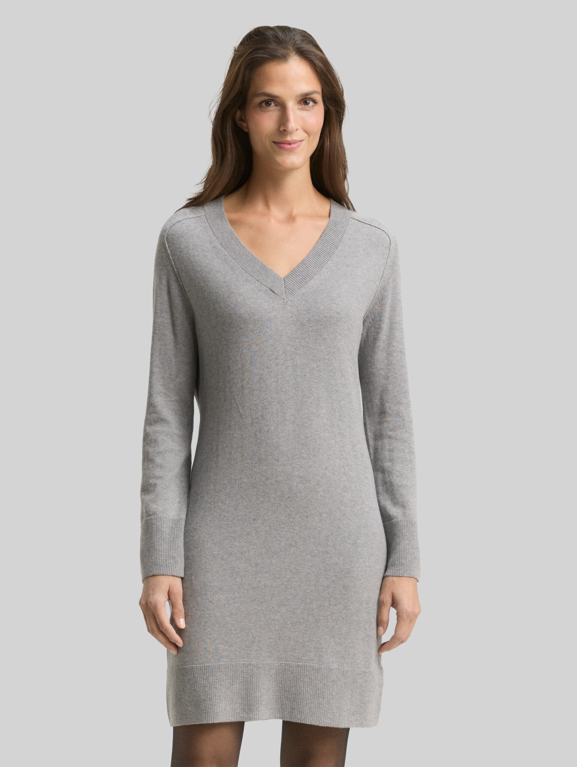 Strickkleid mit Kaschmir-Anteil - medium silver grey melange - Model-Vorderansicht