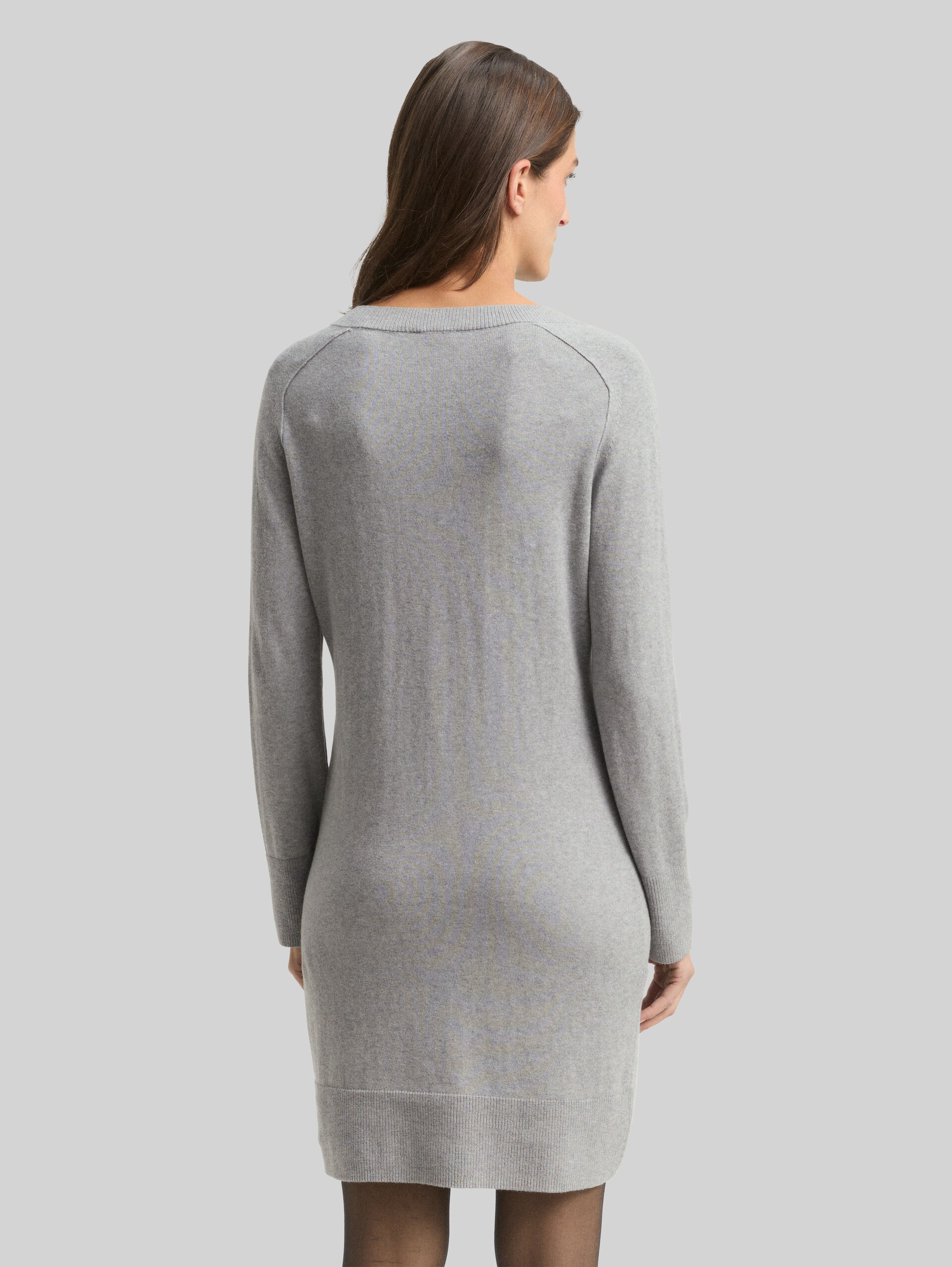 Strickkleid mit Kaschmir-Anteil - medium silver grey melange - Model-Rückansicht