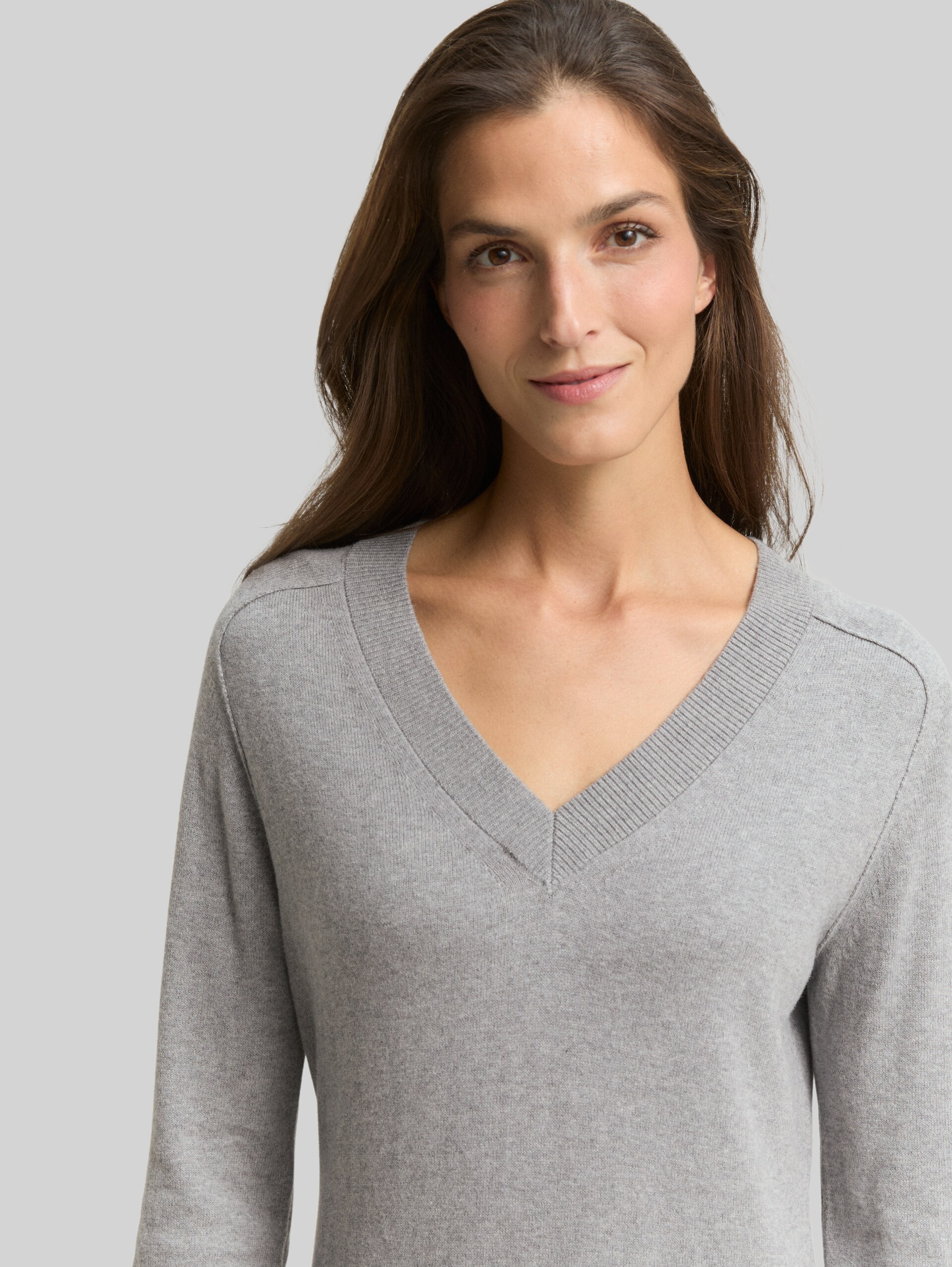 Strickkleid mit Kaschmir-Anteil - medium silver grey melange - Detail-Model-Ansicht