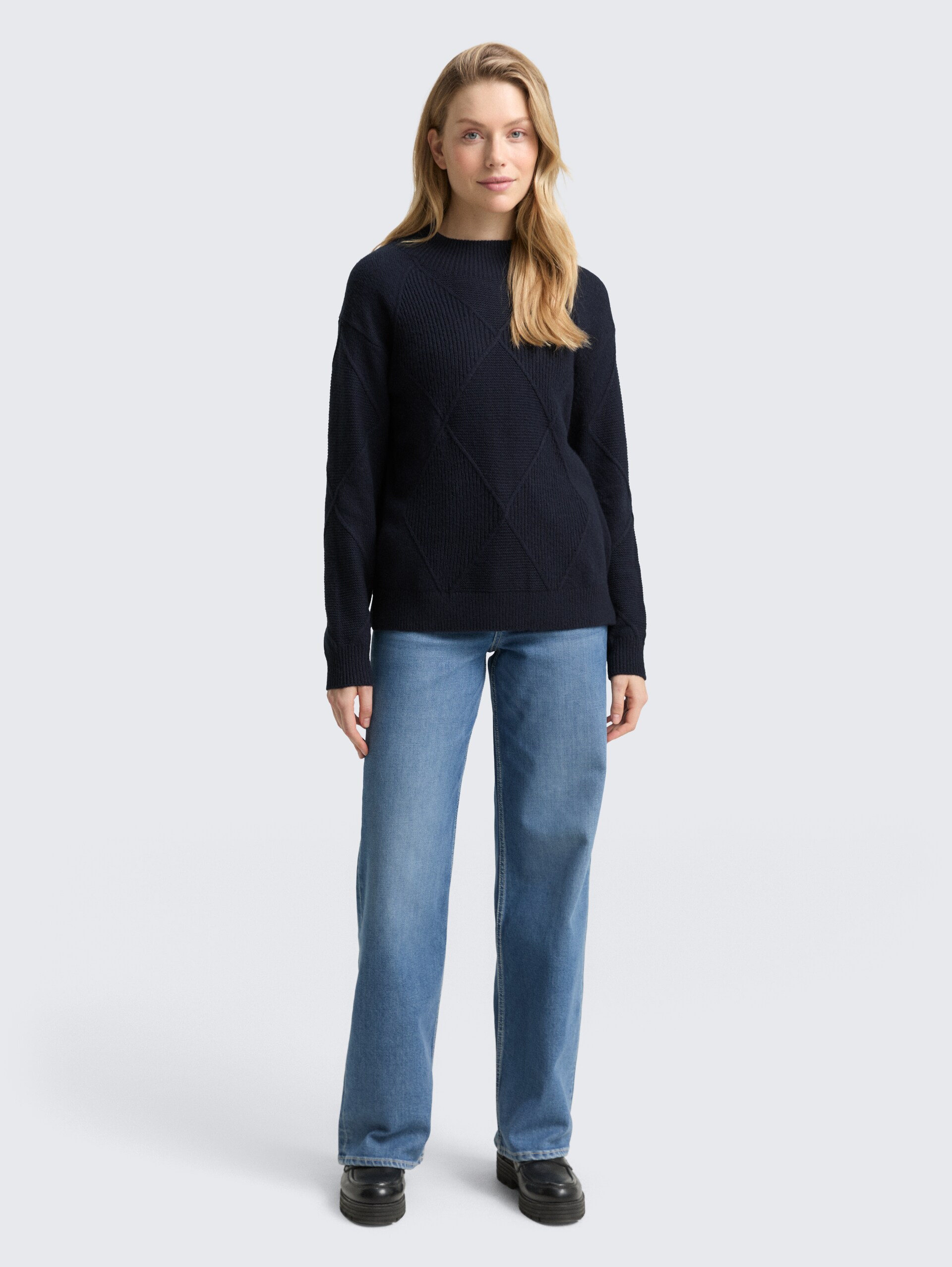Loose Fit Strickpullover mit Stehkragen - sky captain blue - Model-Vorderansicht