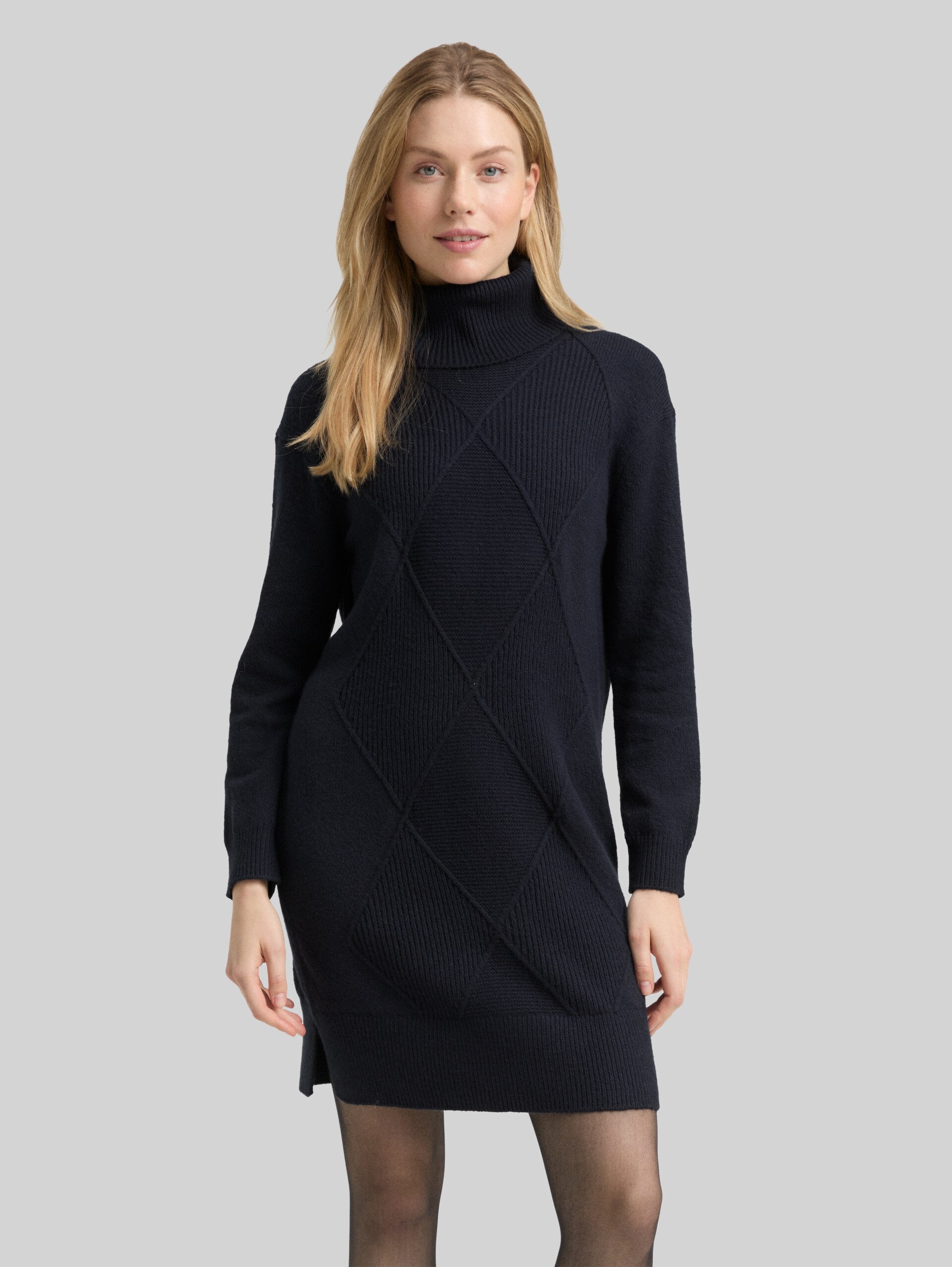 Loose fit knitted dress - sky captain blue - Model front view