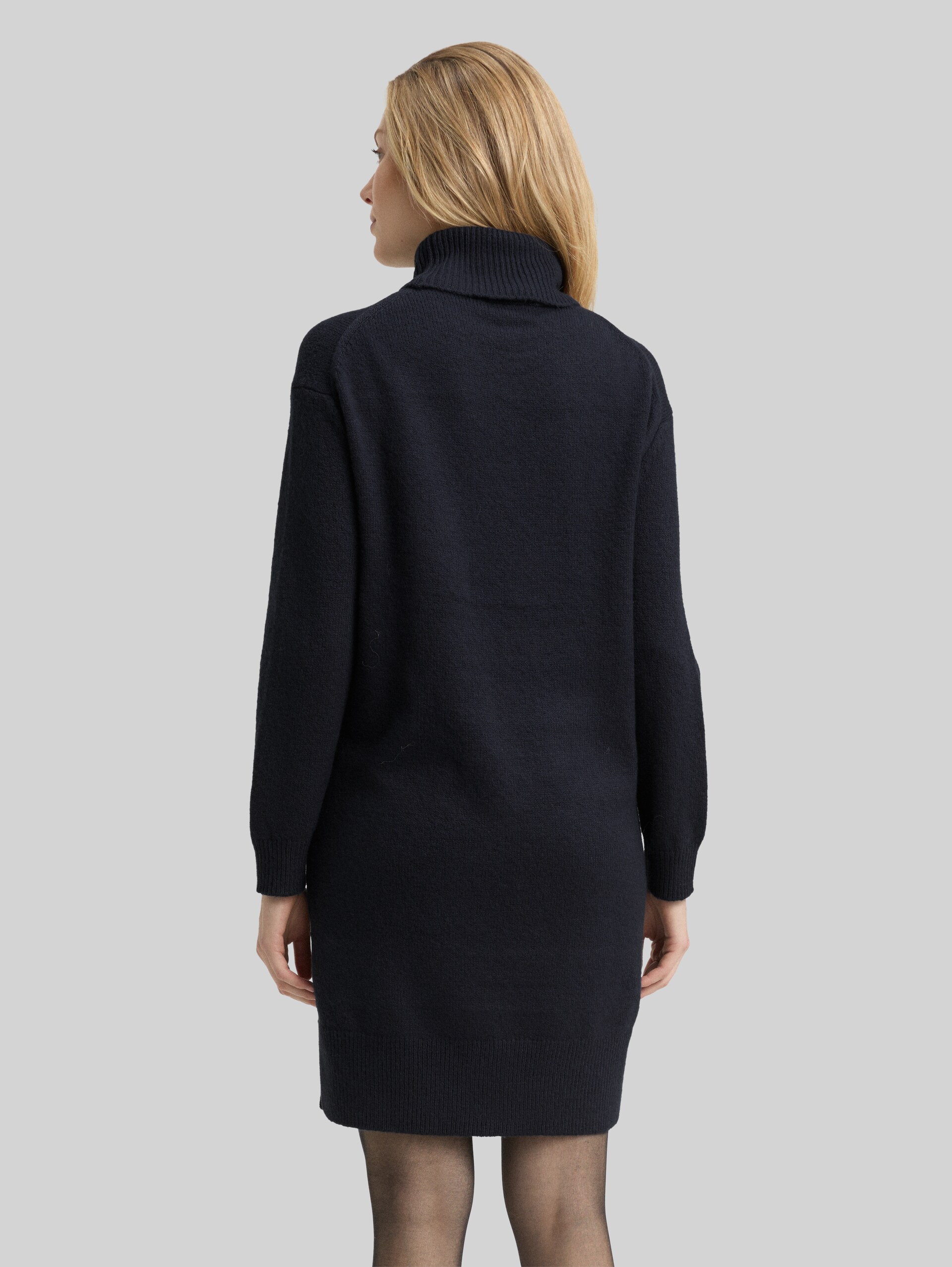 Loose fit knitted dress - sky captain blue - Model-back view